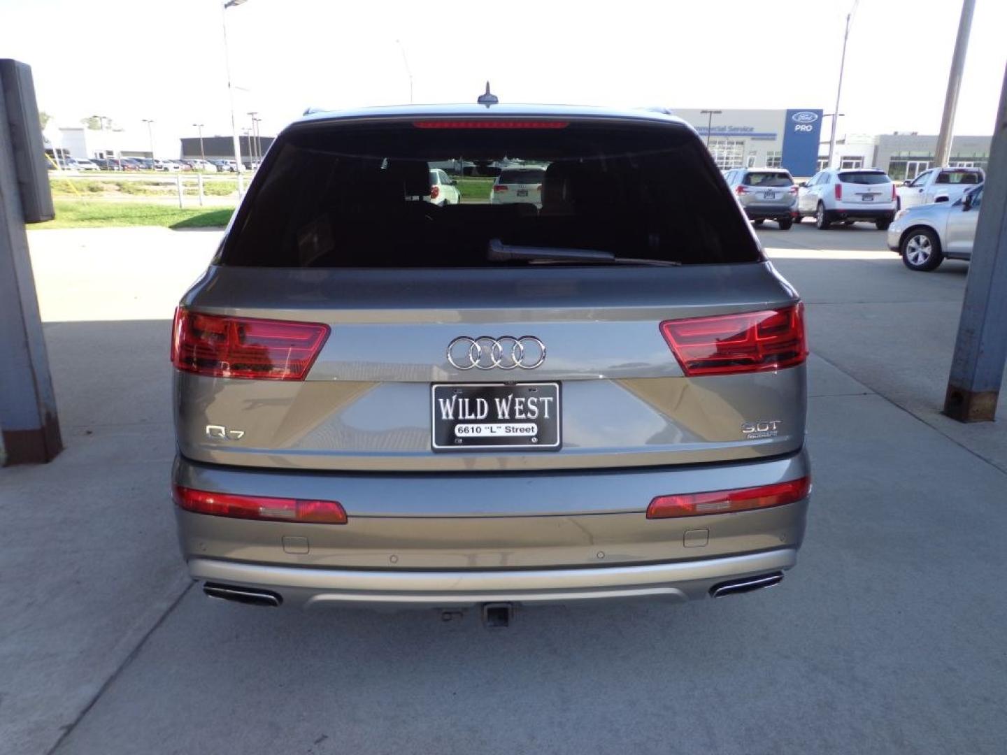 2017 GRAY AUDI Q7 PREMIUM PLUS (WA1LAAF78HD) with an 3.0L engine, Automatic transmission, located at 6610 L St., Omaha, NE, 68117, (402) 731-7800, 41.212872, -96.014702 - THIS VEHICLE HAS A BEEN FULLY INSPECTED AND HAS A CLEAN TITLE WITH A FREE CARFAX REPORT PROVIDED! 2-OWNER, CLEAN CARFAX, LOW MILES, LOADED WITH OPTIONS AND NEWER TIRES! *****We have found that most customers do the majority of their shopping online before visiting a ealership. For this reason w- Photo#4