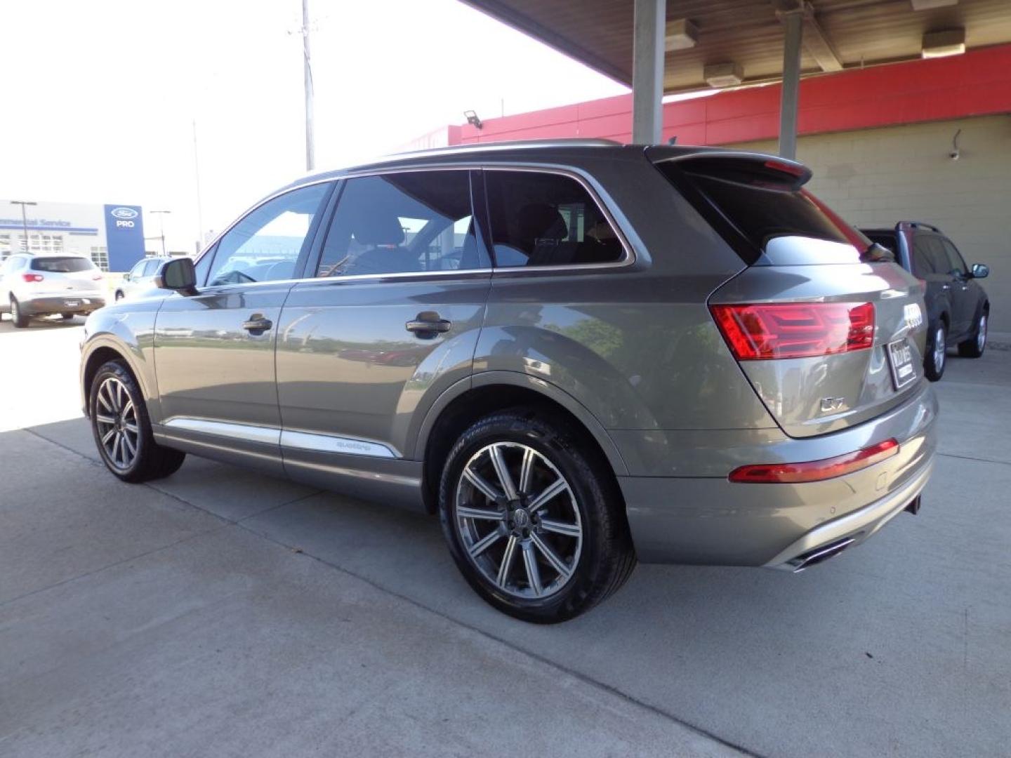 2017 GRAY AUDI Q7 PREMIUM PLUS (WA1LAAF78HD) with an 3.0L engine, Automatic transmission, located at 6610 L St., Omaha, NE, 68117, (402) 731-7800, 41.212872, -96.014702 - THIS VEHICLE HAS A BEEN FULLY INSPECTED AND HAS A CLEAN TITLE WITH A FREE CARFAX REPORT PROVIDED! 2-OWNER, CLEAN CARFAX, LOW MILES, LOADED WITH OPTIONS AND NEWER TIRES! *****We have found that most customers do the majority of their shopping online before visiting a ealership. For this reason w- Photo#5