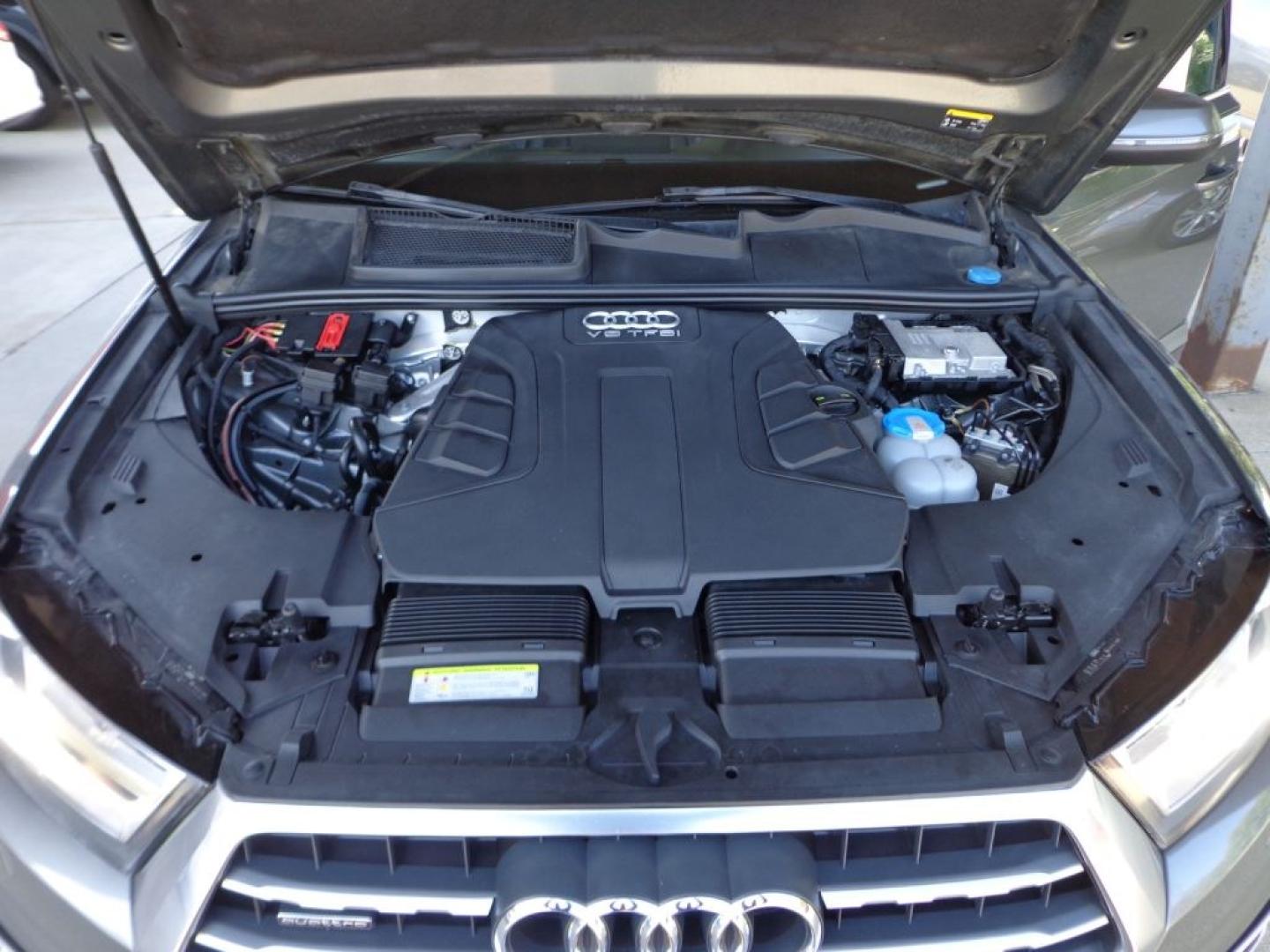 2017 GRAY AUDI Q7 PREMIUM PLUS (WA1LAAF78HD) with an 3.0L engine, Automatic transmission, located at 6610 L St., Omaha, NE, 68117, (402) 731-7800, 41.212872, -96.014702 - THIS VEHICLE HAS A BEEN FULLY INSPECTED AND HAS A CLEAN TITLE WITH A FREE CARFAX REPORT PROVIDED! 2-OWNER, CLEAN CARFAX, LOW MILES, LOADED WITH OPTIONS AND NEWER TIRES! *****We have found that most customers do the majority of their shopping online before visiting a ealership. For this reason w- Photo#10