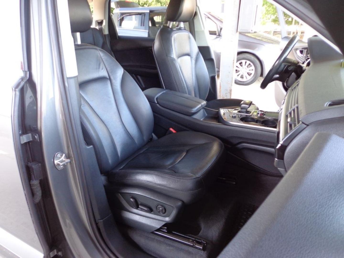2017 GRAY AUDI Q7 PREMIUM PLUS (WA1LAAF78HD) with an 3.0L engine, Automatic transmission, located at 6610 L St., Omaha, NE, 68117, (402) 731-7800, 41.212872, -96.014702 - THIS VEHICLE HAS A BEEN FULLY INSPECTED AND HAS A CLEAN TITLE WITH A FREE CARFAX REPORT PROVIDED! 2-OWNER, CLEAN CARFAX, LOW MILES, LOADED WITH OPTIONS AND NEWER TIRES! *****We have found that most customers do the majority of their shopping online before visiting a ealership. For this reason w- Photo#15