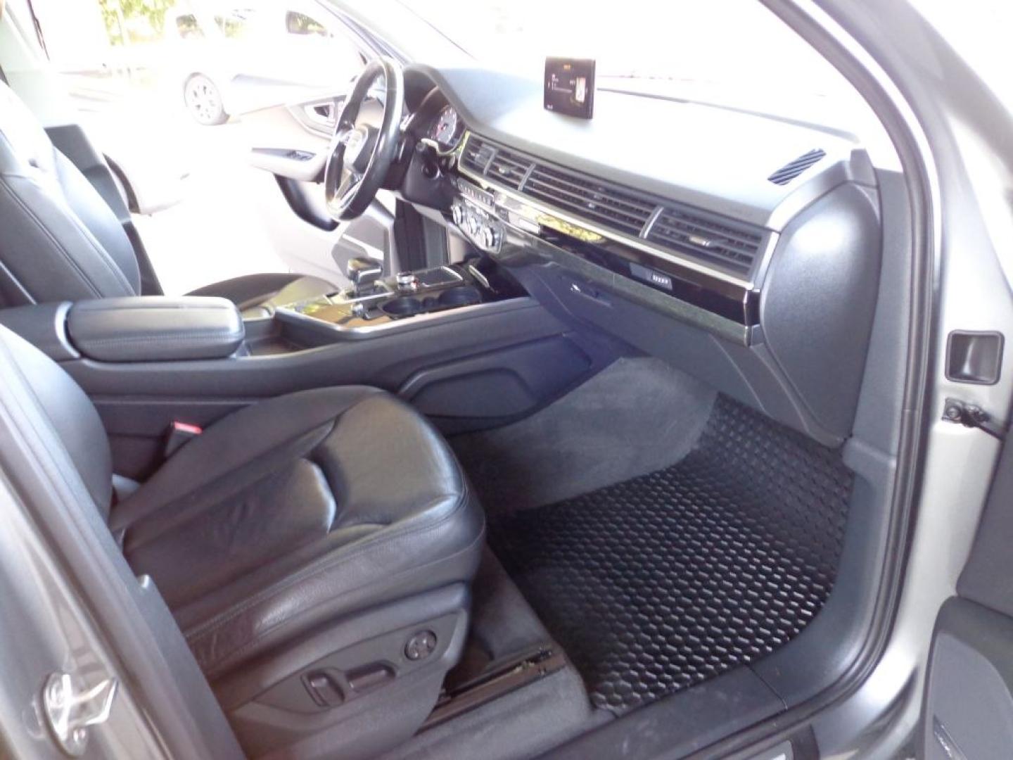 2017 GRAY AUDI Q7 PREMIUM PLUS (WA1LAAF78HD) with an 3.0L engine, Automatic transmission, located at 6610 L St., Omaha, NE, 68117, (402) 731-7800, 41.212872, -96.014702 - THIS VEHICLE HAS A BEEN FULLY INSPECTED AND HAS A CLEAN TITLE WITH A FREE CARFAX REPORT PROVIDED! 2-OWNER, CLEAN CARFAX, LOW MILES, LOADED WITH OPTIONS AND NEWER TIRES! *****We have found that most customers do the majority of their shopping online before visiting a ealership. For this reason w- Photo#16