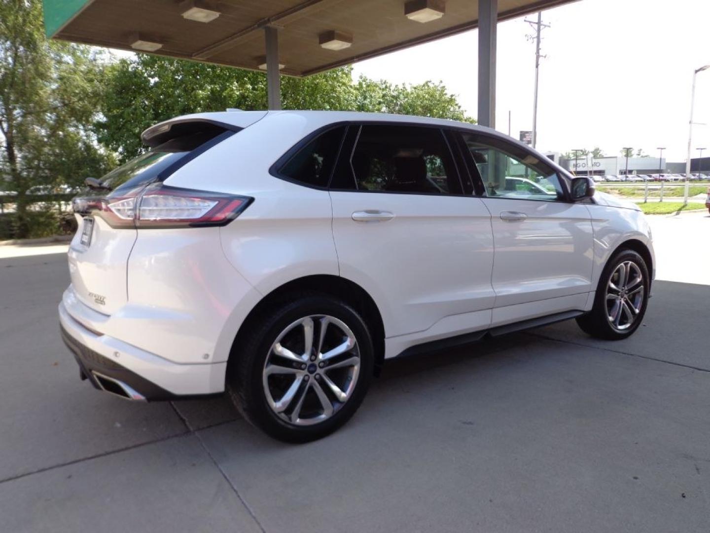 2016 WHITE FORD EDGE SPORT (2FMPK4AP8GB) with an 2.7L engine, Automatic transmission, located at 6610 L St., Omaha, NE, 68117, (402) 731-7800, 41.212872, -96.014702 - THIS VEHICLE HAS A BEEN FULLY INSPECTED AND HAS A CLEAN TITLE WITH A FREE CARFAX REPORT PROVIDED! 1-OWNER, CLEAN CARFAX, LOW MILEAGE, PANORAMIC ROOF, NAV, 20IN WHEELS, HID HEADLIGHTS, HEATED-COOLED FRONT SEATS, HEATED REAR SEATS/STEERING WHEEL, FRONT 180 CAMERA, PARK ASSIST AND A NICE SET OF MICH- Photo#3
