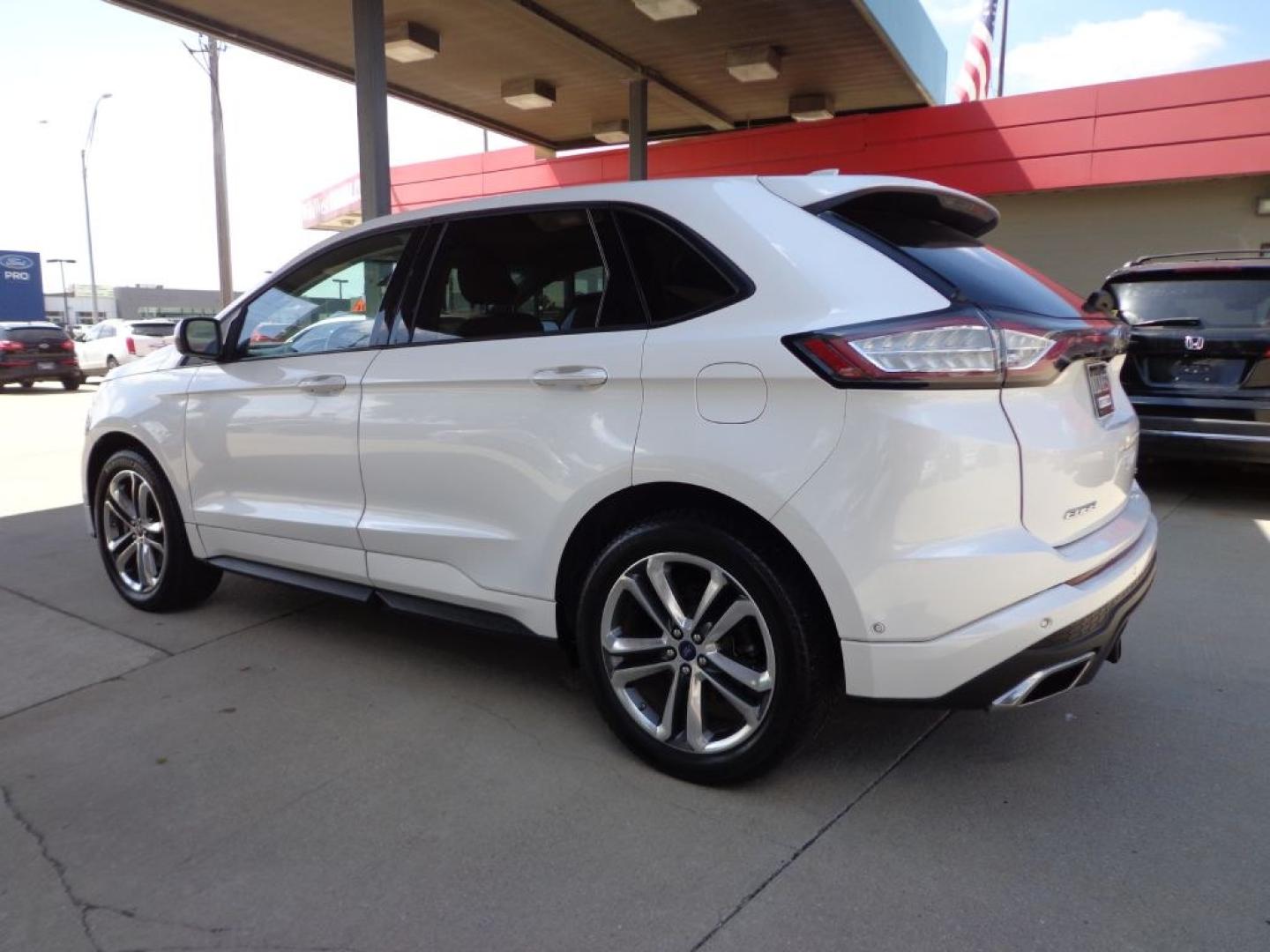 2016 WHITE FORD EDGE SPORT (2FMPK4AP8GB) with an 2.7L engine, Automatic transmission, located at 6610 L St., Omaha, NE, 68117, (402) 731-7800, 41.212872, -96.014702 - THIS VEHICLE HAS A BEEN FULLY INSPECTED AND HAS A CLEAN TITLE WITH A FREE CARFAX REPORT PROVIDED! 1-OWNER, CLEAN CARFAX, LOW MILEAGE, PANORAMIC ROOF, NAV, 20IN WHEELS, HID HEADLIGHTS, HEATED-COOLED FRONT SEATS, HEATED REAR SEATS/STEERING WHEEL, FRONT 180 CAMERA, PARK ASSIST AND A NICE SET OF MICH- Photo#5