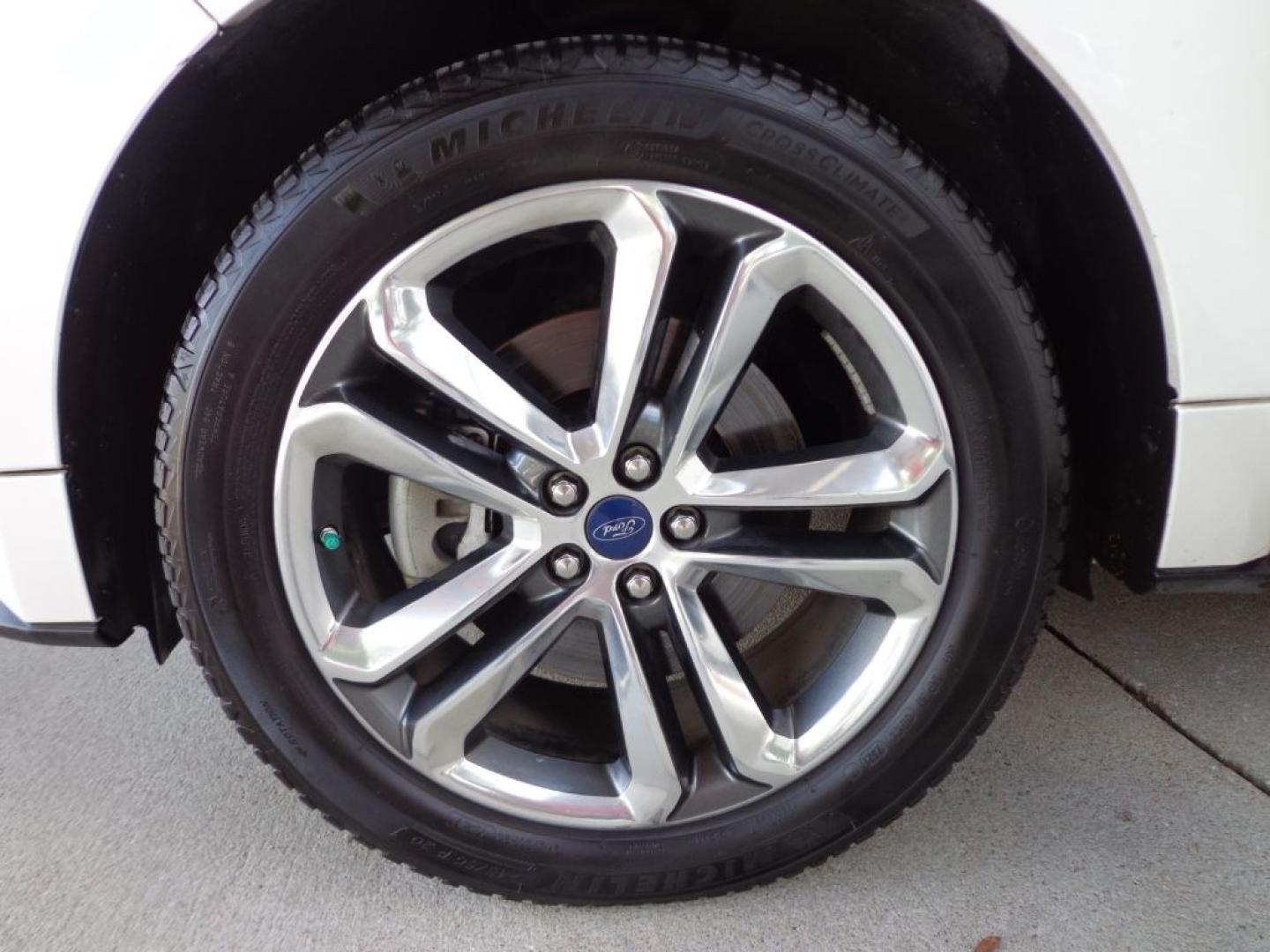 2016 WHITE FORD EDGE SPORT (2FMPK4AP8GB) with an 2.7L engine, Automatic transmission, located at 6610 L St., Omaha, NE, 68117, (402) 731-7800, 41.212872, -96.014702 - THIS VEHICLE HAS A BEEN FULLY INSPECTED AND HAS A CLEAN TITLE WITH A FREE CARFAX REPORT PROVIDED! 1-OWNER, CLEAN CARFAX, LOW MILEAGE, PANORAMIC ROOF, NAV, 20IN WHEELS, HID HEADLIGHTS, HEATED-COOLED FRONT SEATS, HEATED REAR SEATS/STEERING WHEEL, FRONT 180 CAMERA, PARK ASSIST AND A NICE SET OF MICH- Photo#6