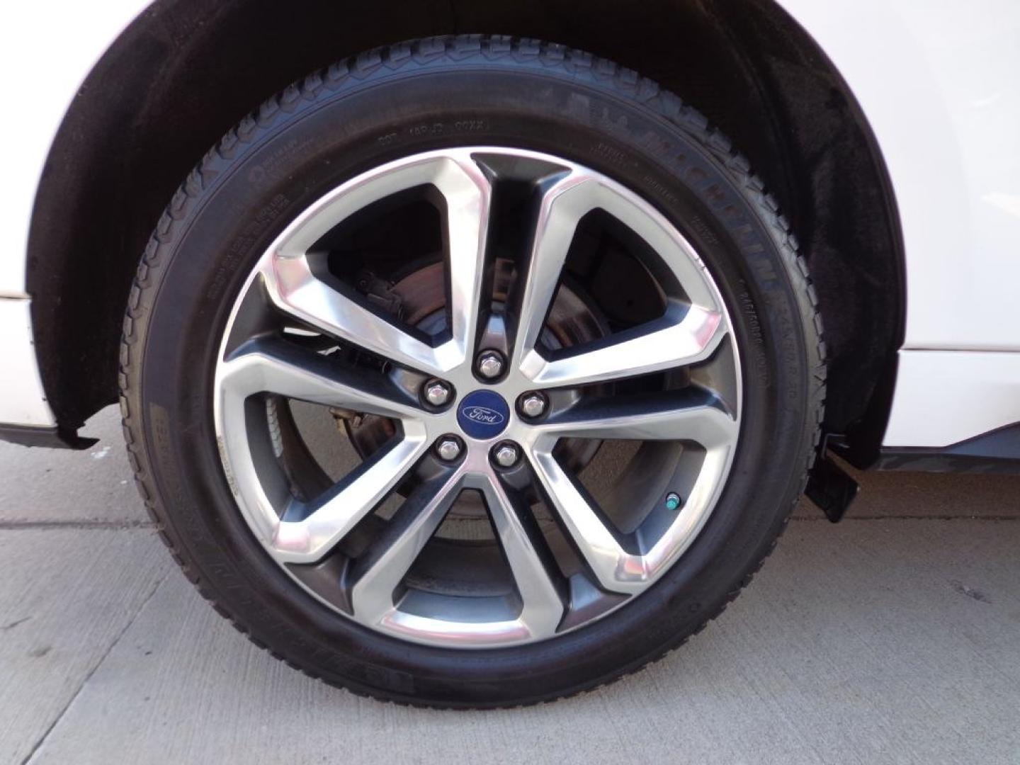 2016 WHITE FORD EDGE SPORT (2FMPK4AP8GB) with an 2.7L engine, Automatic transmission, located at 6610 L St., Omaha, NE, 68117, (402) 731-7800, 41.212872, -96.014702 - THIS VEHICLE HAS A BEEN FULLY INSPECTED AND HAS A CLEAN TITLE WITH A FREE CARFAX REPORT PROVIDED! 1-OWNER, CLEAN CARFAX, LOW MILEAGE, PANORAMIC ROOF, NAV, 20IN WHEELS, HID HEADLIGHTS, HEATED-COOLED FRONT SEATS, HEATED REAR SEATS/STEERING WHEEL, FRONT 180 CAMERA, PARK ASSIST AND A NICE SET OF MICH- Photo#8