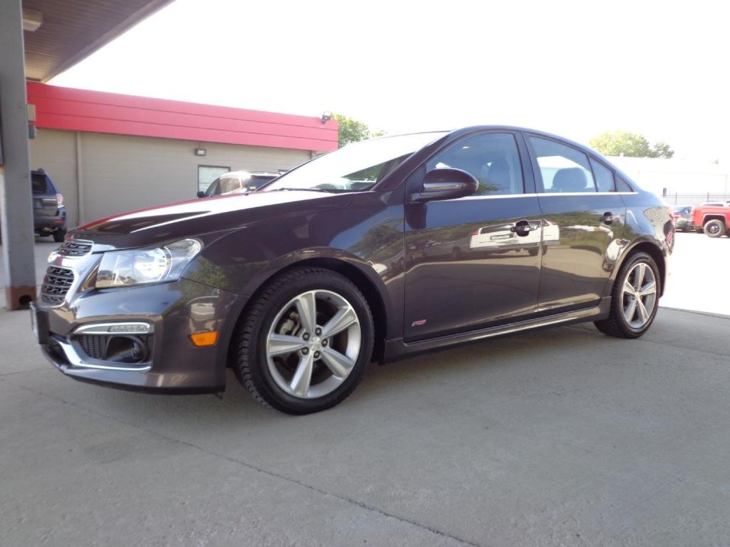 2015 GRAY CHEVROLET CRUZE LT (1G1PE5SB7F7) with an 1.4L engine, Automatic transmission, located at 6610 L St., Omaha, NE, 68117, (402) 731-7800, 41.212872, -96.014702 - THIS VEHICLE HAS A BEEN FULLY INSPECTED AND HAS A CLEAN TITLE WITH A FREE CARFAX REPORT PROVIDED! 1-OWNER, CLEAN CARFAX, LOW MILEAGE, LEATHER, SUNROOF, PREMIUM AUDIO AND A NICE SET OF MICHELINS! *****We have found that most customers do the majority of their shopping online before visiting a ea- Photo#0