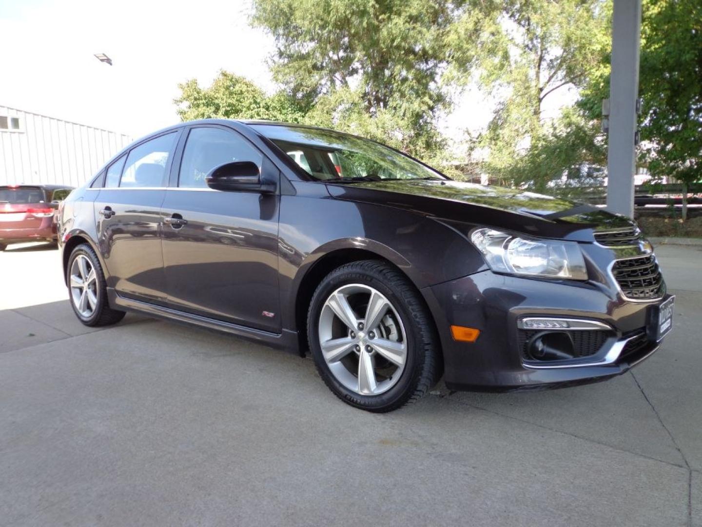 2015 GRAY CHEVROLET CRUZE LT (1G1PE5SB7F7) with an 1.4L engine, Automatic transmission, located at 6610 L St., Omaha, NE, 68117, (402) 731-7800, 41.212872, -96.014702 - THIS VEHICLE HAS A BEEN FULLY INSPECTED AND HAS A CLEAN TITLE WITH A FREE CARFAX REPORT PROVIDED! 1-OWNER, CLEAN CARFAX, LOW MILEAGE, LEATHER, SUNROOF, PREMIUM AUDIO AND A NICE SET OF MICHELINS! *****We have found that most customers do the majority of their shopping online before visiting a ea- Photo#2