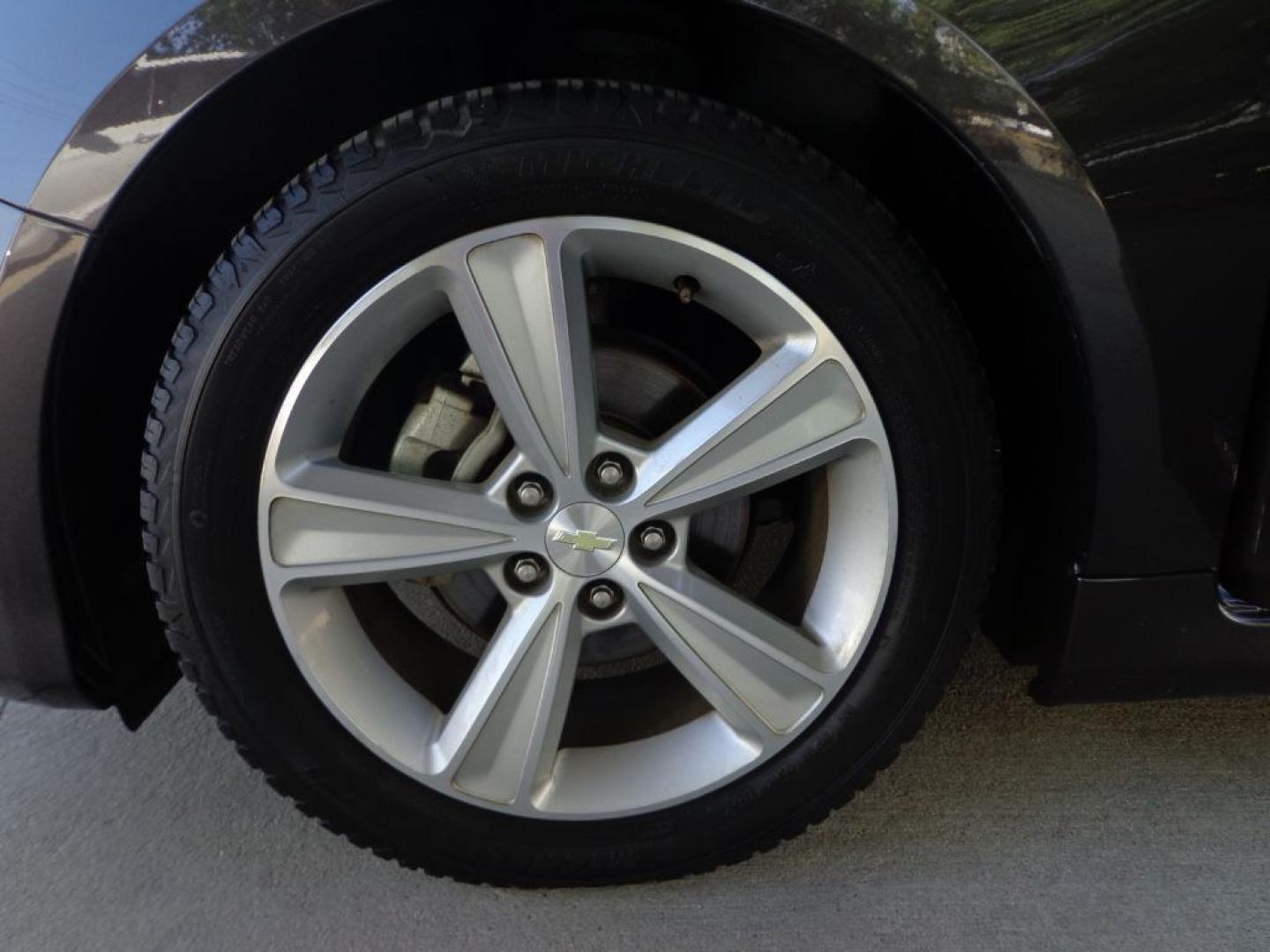2015 GRAY CHEVROLET CRUZE LT (1G1PE5SB7F7) with an 1.4L engine, Automatic transmission, located at 6610 L St., Omaha, NE, 68117, (402) 731-7800, 41.212872, -96.014702 - THIS VEHICLE HAS A BEEN FULLY INSPECTED AND HAS A CLEAN TITLE WITH A FREE CARFAX REPORT PROVIDED! 1-OWNER, CLEAN CARFAX, LOW MILEAGE, LEATHER, SUNROOF, PREMIUM AUDIO AND A NICE SET OF MICHELINS! *****We have found that most customers do the majority of their shopping online before visiting a ea- Photo#6