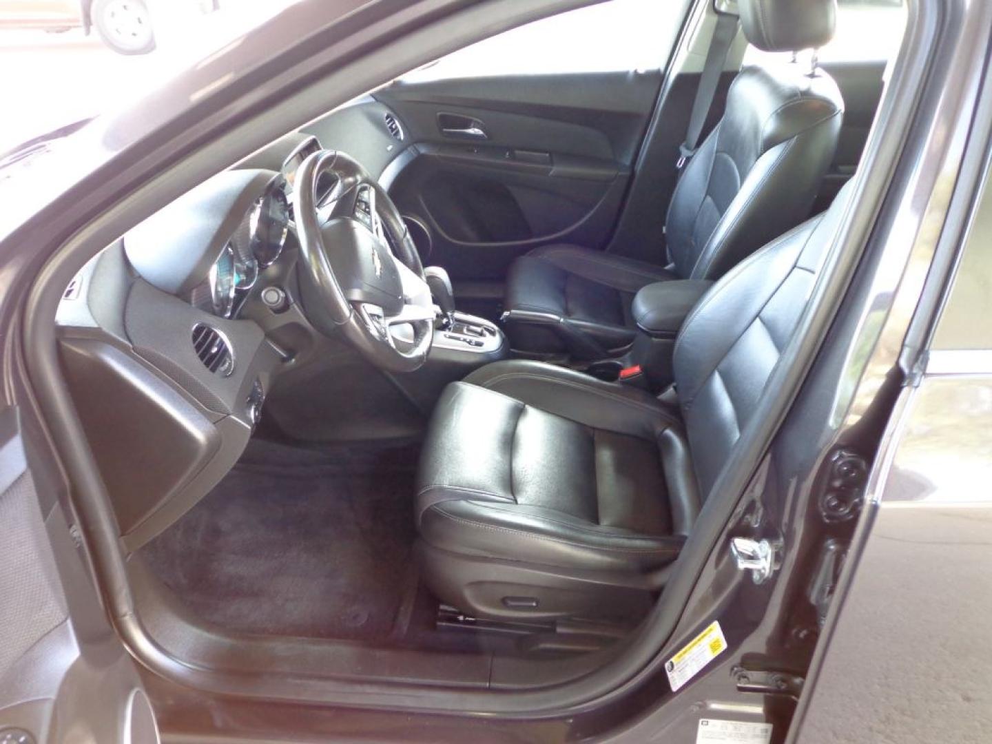 2015 GRAY CHEVROLET CRUZE LT (1G1PE5SB7F7) with an 1.4L engine, Automatic transmission, located at 6610 L St., Omaha, NE, 68117, (402) 731-7800, 41.212872, -96.014702 - THIS VEHICLE HAS A BEEN FULLY INSPECTED AND HAS A CLEAN TITLE WITH A FREE CARFAX REPORT PROVIDED! 1-OWNER, CLEAN CARFAX, LOW MILEAGE, LEATHER, SUNROOF, PREMIUM AUDIO AND A NICE SET OF MICHELINS! *****We have found that most customers do the majority of their shopping online before visiting a ea- Photo#11
