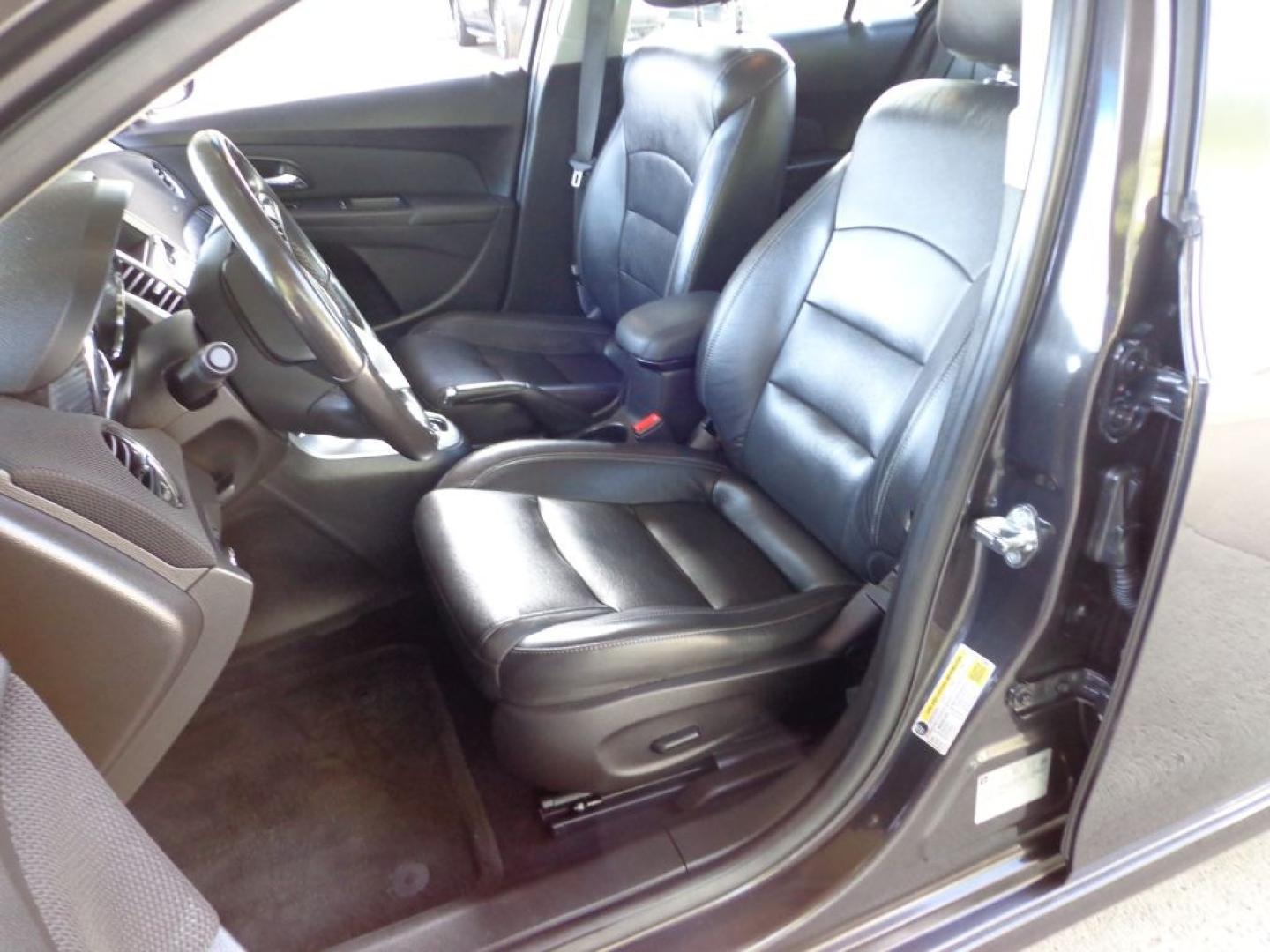 2015 GRAY CHEVROLET CRUZE LT (1G1PE5SB7F7) with an 1.4L engine, Automatic transmission, located at 6610 L St., Omaha, NE, 68117, (402) 731-7800, 41.212872, -96.014702 - THIS VEHICLE HAS A BEEN FULLY INSPECTED AND HAS A CLEAN TITLE WITH A FREE CARFAX REPORT PROVIDED! 1-OWNER, CLEAN CARFAX, LOW MILEAGE, LEATHER, SUNROOF, PREMIUM AUDIO AND A NICE SET OF MICHELINS! *****We have found that most customers do the majority of their shopping online before visiting a ea- Photo#12