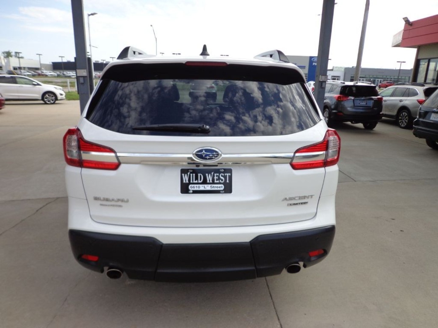 2019 WHITE SUBARU ASCENT LIMITED (4S4WMALD8K3) with an 2.4L engine, Automatic transmission, located at 6610 L St., Omaha, NE, 68117, (402) 731-7800, 41.212872, -96.014702 - THIS VEHICLE HAS A BEEN FULLY INSPECTED AND HAS A CLEAN TITLE WITH A FREE CARFAX REPORT PROVIDED! SHARP 1-OWNER, CLEAN CARFAX, LOW MILEAGE, PANORAMIC ROOF, NAV, NEWER TIRES AND MUCH MORE! *****We have found that most customers do the majority of their shopping online before visiting a ealership- Photo#4