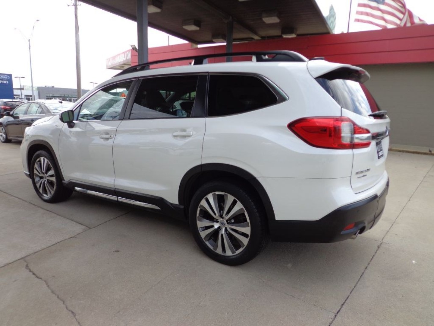 2019 WHITE SUBARU ASCENT LIMITED (4S4WMALD8K3) with an 2.4L engine, Automatic transmission, located at 6610 L St., Omaha, NE, 68117, (402) 731-7800, 41.212872, -96.014702 - THIS VEHICLE HAS A BEEN FULLY INSPECTED AND HAS A CLEAN TITLE WITH A FREE CARFAX REPORT PROVIDED! SHARP 1-OWNER, CLEAN CARFAX, LOW MILEAGE, PANORAMIC ROOF, NAV, NEWER TIRES AND MUCH MORE! *****We have found that most customers do the majority of their shopping online before visiting a ealership- Photo#5