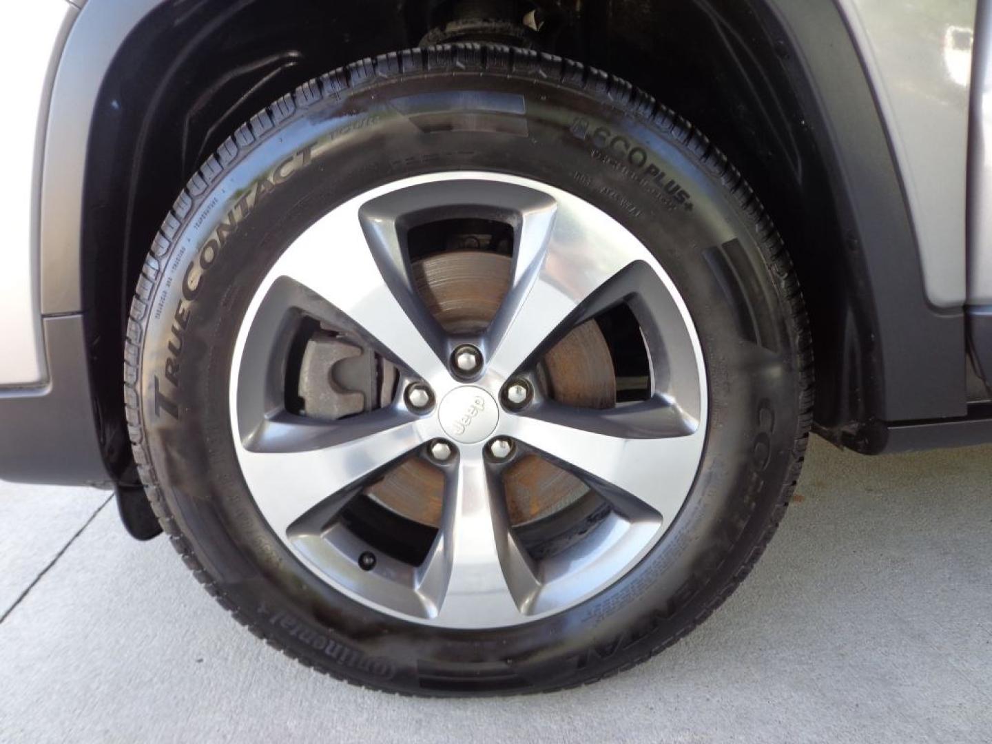 2019 GRAY JEEP CHEROKEE LIMITED (1C4PJMDX8KD) with an 3.2L engine, Automatic transmission, located at 6610 L St., Omaha, NE, 68117, (402) 731-7800, 41.212872, -96.014702 - THIS VEHICLE HAS A BEEN FULLY INSPECTED AND HAS A CLEAN TITLE WITH A FREE CARFAX REPORT PROVIDED! 2-OWNER, CLEAN CARFAX. LOADED WITH PANORAMIC ROOF, TECHNOLOGY PACKAGE, LUXURY PACKAGE, PREMIUM AUDIO AND NEWER TIRES! *****We have found that most customers do the majority of their shopping online- Photo#7