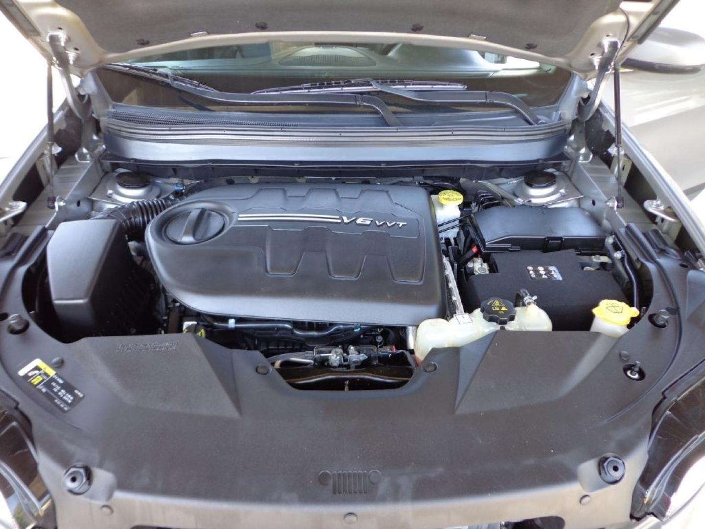 2019 GRAY JEEP CHEROKEE LIMITED (1C4PJMDX8KD) with an 3.2L engine, Automatic transmission, located at 6610 L St., Omaha, NE, 68117, (402) 731-7800, 41.212872, -96.014702 - THIS VEHICLE HAS A BEEN FULLY INSPECTED AND HAS A CLEAN TITLE WITH A FREE CARFAX REPORT PROVIDED! 2-OWNER, CLEAN CARFAX. LOADED WITH PANORAMIC ROOF, TECHNOLOGY PACKAGE, LUXURY PACKAGE, PREMIUM AUDIO AND NEWER TIRES! *****We have found that most customers do the majority of their shopping online- Photo#10