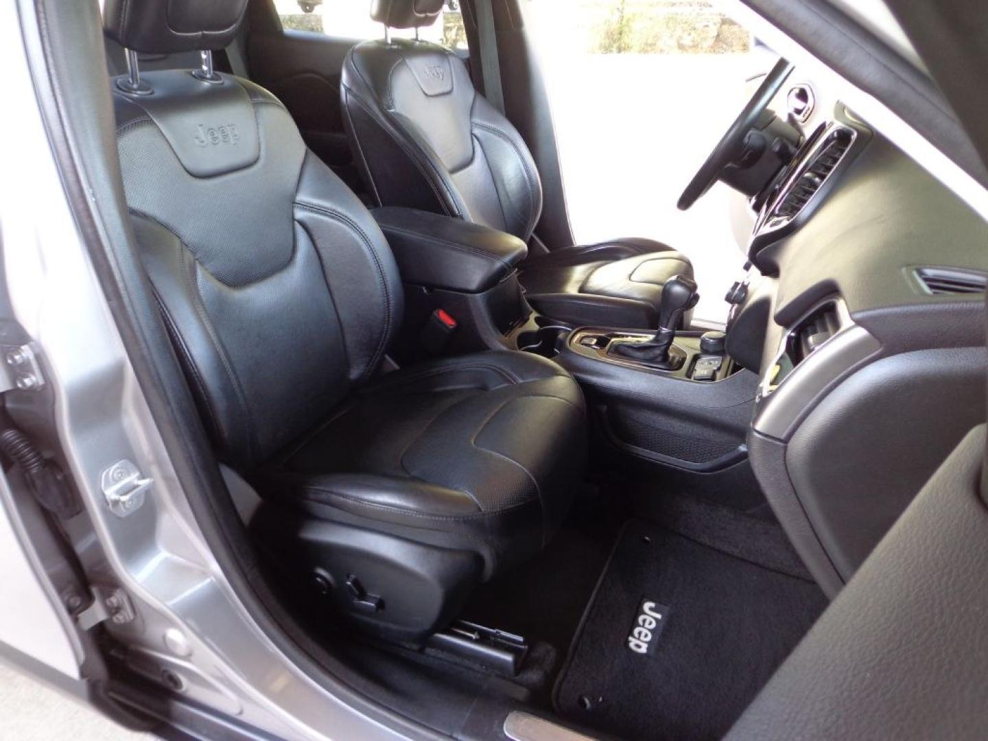 2019 GRAY JEEP CHEROKEE LIMITED (1C4PJMDX8KD) with an 3.2L engine, Automatic transmission, located at 6610 L St., Omaha, NE, 68117, (402) 731-7800, 41.212872, -96.014702 - THIS VEHICLE HAS A BEEN FULLY INSPECTED AND HAS A CLEAN TITLE WITH A FREE CARFAX REPORT PROVIDED! 2-OWNER, CLEAN CARFAX. LOADED WITH PANORAMIC ROOF, TECHNOLOGY PACKAGE, LUXURY PACKAGE, PREMIUM AUDIO AND NEWER TIRES! *****We have found that most customers do the majority of their shopping online- Photo#15