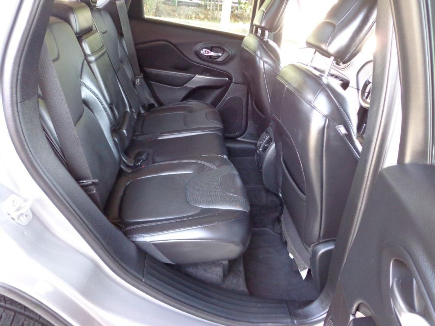 2019 GRAY JEEP CHEROKEE LIMITED (1C4PJMDX8KD) with an 3.2L engine, Automatic transmission, located at 6610 L St., Omaha, NE, 68117, (402) 731-7800, 41.212872, -96.014702 - THIS VEHICLE HAS A BEEN FULLY INSPECTED AND HAS A CLEAN TITLE WITH A FREE CARFAX REPORT PROVIDED! 2-OWNER, CLEAN CARFAX. LOADED WITH PANORAMIC ROOF, TECHNOLOGY PACKAGE, LUXURY PACKAGE, PREMIUM AUDIO AND NEWER TIRES! *****We have found that most customers do the majority of their shopping online- Photo#17