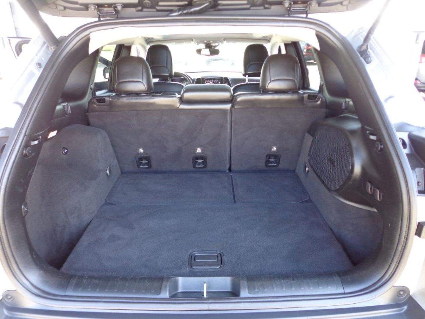 2019 GRAY JEEP CHEROKEE LIMITED (1C4PJMDX8KD) with an 3.2L engine, Automatic transmission, located at 6610 L St., Omaha, NE, 68117, (402) 731-7800, 41.212872, -96.014702 - THIS VEHICLE HAS A BEEN FULLY INSPECTED AND HAS A CLEAN TITLE WITH A FREE CARFAX REPORT PROVIDED! 2-OWNER, CLEAN CARFAX. LOADED WITH PANORAMIC ROOF, TECHNOLOGY PACKAGE, LUXURY PACKAGE, PREMIUM AUDIO AND NEWER TIRES! *****We have found that most customers do the majority of their shopping online- Photo#19