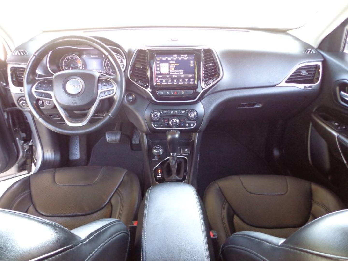 2019 GRAY JEEP CHEROKEE LIMITED (1C4PJMDX8KD) with an 3.2L engine, Automatic transmission, located at 6610 L St., Omaha, NE, 68117, (402) 731-7800, 41.212872, -96.014702 - THIS VEHICLE HAS A BEEN FULLY INSPECTED AND HAS A CLEAN TITLE WITH A FREE CARFAX REPORT PROVIDED! 2-OWNER, CLEAN CARFAX. LOADED WITH PANORAMIC ROOF, TECHNOLOGY PACKAGE, LUXURY PACKAGE, PREMIUM AUDIO AND NEWER TIRES! *****We have found that most customers do the majority of their shopping online- Photo#21