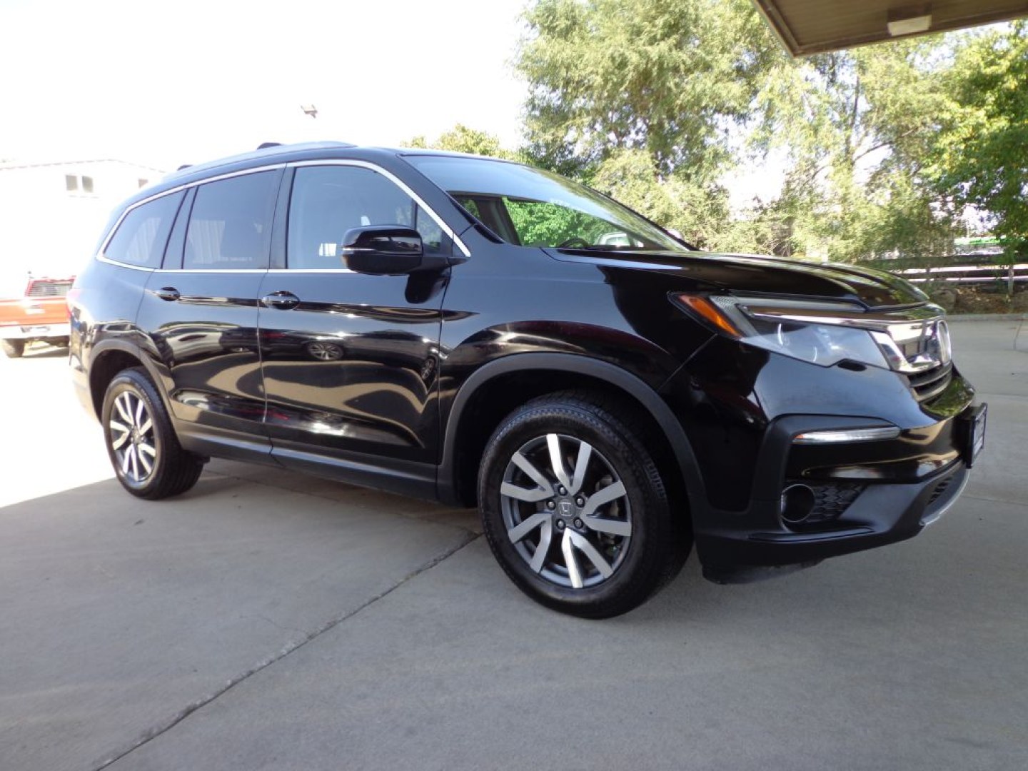 2019 BLACK HONDA PILOT EXL (5FNYF6H5XKB) with an 3.5L engine, Automatic transmission, located at 6610 L St., Omaha, NE, 68117, (402) 731-7800, 41.212872, -96.014702 - THIS VEHICLE HAS A BEEN FULLY INSPECTED AND HAS A CLEAN TITLE WITH A FREE CARFAX REPORT PROVIDED! SHARP 2-OWNER WITH A CLEAN CARFAX AND NEWER TIRES! *****We have found that most customers do the majority of their shopping online before visiting a ealership. For this reason we feel it necessary- Photo#2