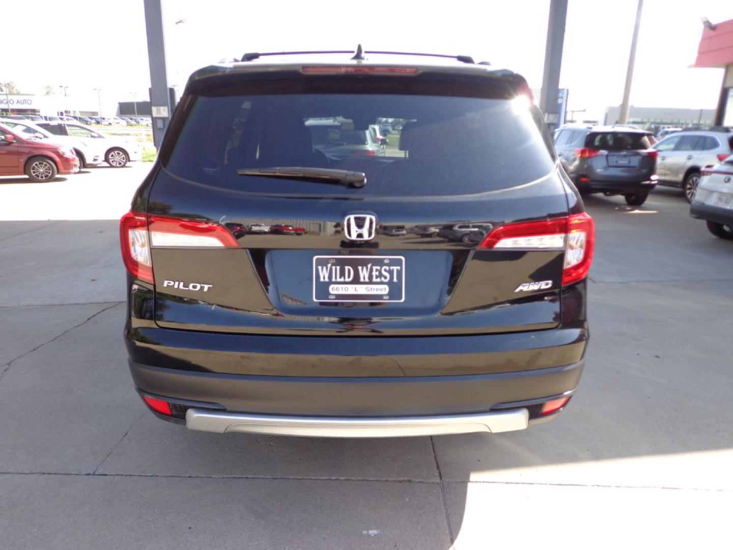 2019 BLACK HONDA PILOT EXL (5FNYF6H5XKB) with an 3.5L engine, Automatic transmission, located at 6610 L St., Omaha, NE, 68117, (402) 731-7800, 41.212872, -96.014702 - THIS VEHICLE HAS A BEEN FULLY INSPECTED AND HAS A CLEAN TITLE WITH A FREE CARFAX REPORT PROVIDED! SHARP 2-OWNER WITH A CLEAN CARFAX AND NEWER TIRES! *****We have found that most customers do the majority of their shopping online before visiting a ealership. For this reason we feel it necessary- Photo#4
