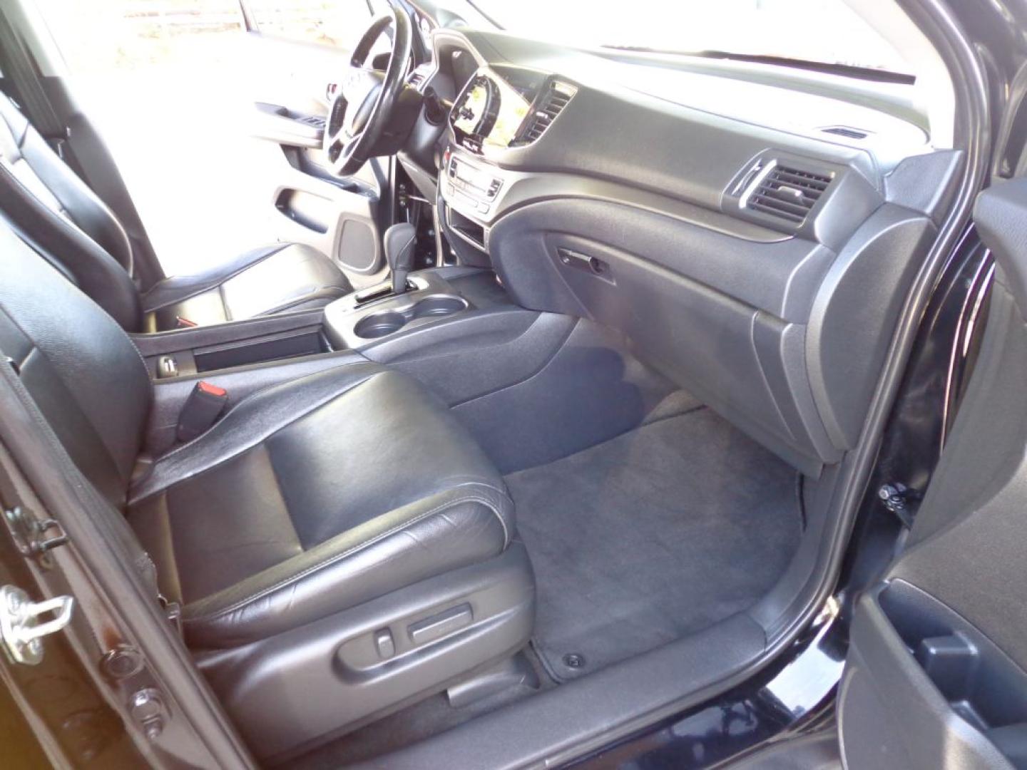 2019 BLACK HONDA PILOT EXL (5FNYF6H5XKB) with an 3.5L engine, Automatic transmission, located at 6610 L St., Omaha, NE, 68117, (402) 731-7800, 41.212872, -96.014702 - THIS VEHICLE HAS A BEEN FULLY INSPECTED AND HAS A CLEAN TITLE WITH A FREE CARFAX REPORT PROVIDED! SHARP 2-OWNER WITH A CLEAN CARFAX AND NEWER TIRES! *****We have found that most customers do the majority of their shopping online before visiting a ealership. For this reason we feel it necessary- Photo#17