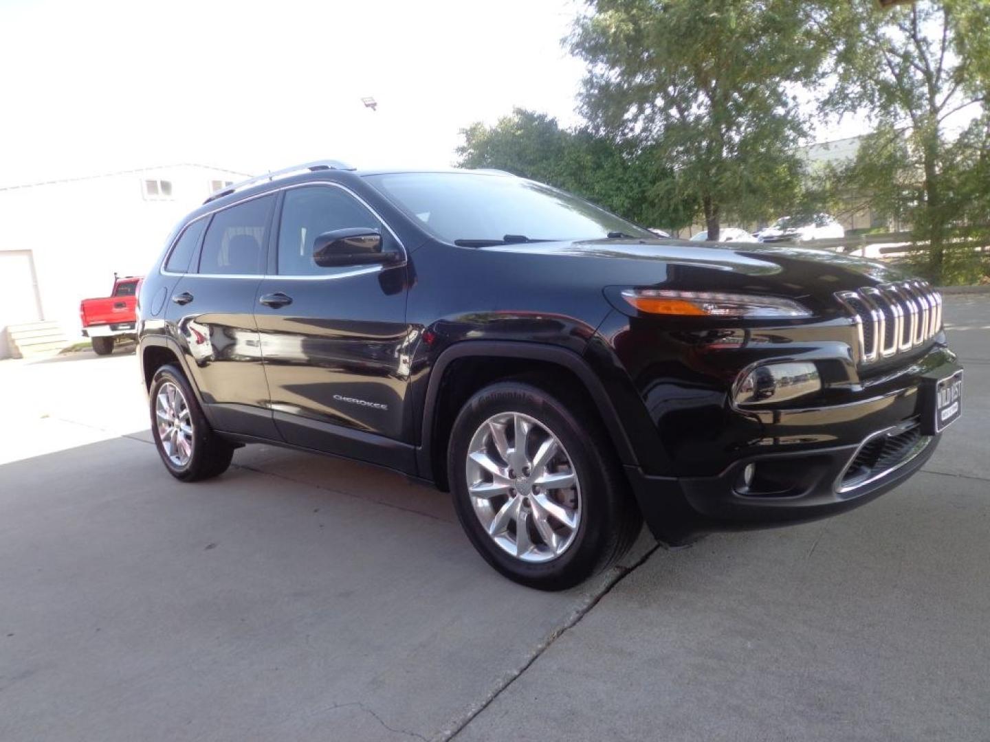 2016 BLACK JEEP CHEROKEE LIMITED (1C4PJMDS1GW) with an 3.2L engine, Automatic transmission, located at 6610 L St., Omaha, NE, 68117, (402) 731-7800, 41.212872, -96.014702 - THIS VEHICLE HAS A BEEN FULLY INSPECTED AND HAS A CLEAN TITLE WITH A FREE CARFAX REPORT PROVIDED! SHARP 2-OWNER, CLEAN CARFAX. LOW MILEAGE, SUNROOF, NAV AND MUCH MORE! *****We have found that most customers do the majority of their shopping online before visiting a ealership. For this reason we- Photo#2