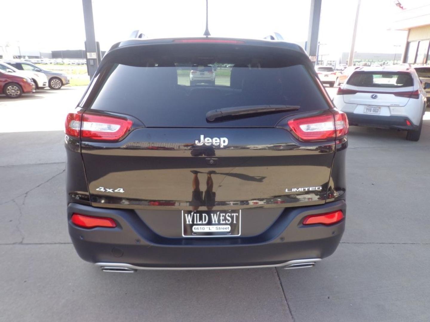 2016 BLACK JEEP CHEROKEE LIMITED (1C4PJMDS1GW) with an 3.2L engine, Automatic transmission, located at 6610 L St., Omaha, NE, 68117, (402) 731-7800, 41.212872, -96.014702 - THIS VEHICLE HAS A BEEN FULLY INSPECTED AND HAS A CLEAN TITLE WITH A FREE CARFAX REPORT PROVIDED! SHARP 2-OWNER, CLEAN CARFAX. LOW MILEAGE, SUNROOF, NAV AND MUCH MORE! *****We have found that most customers do the majority of their shopping online before visiting a ealership. For this reason we- Photo#4