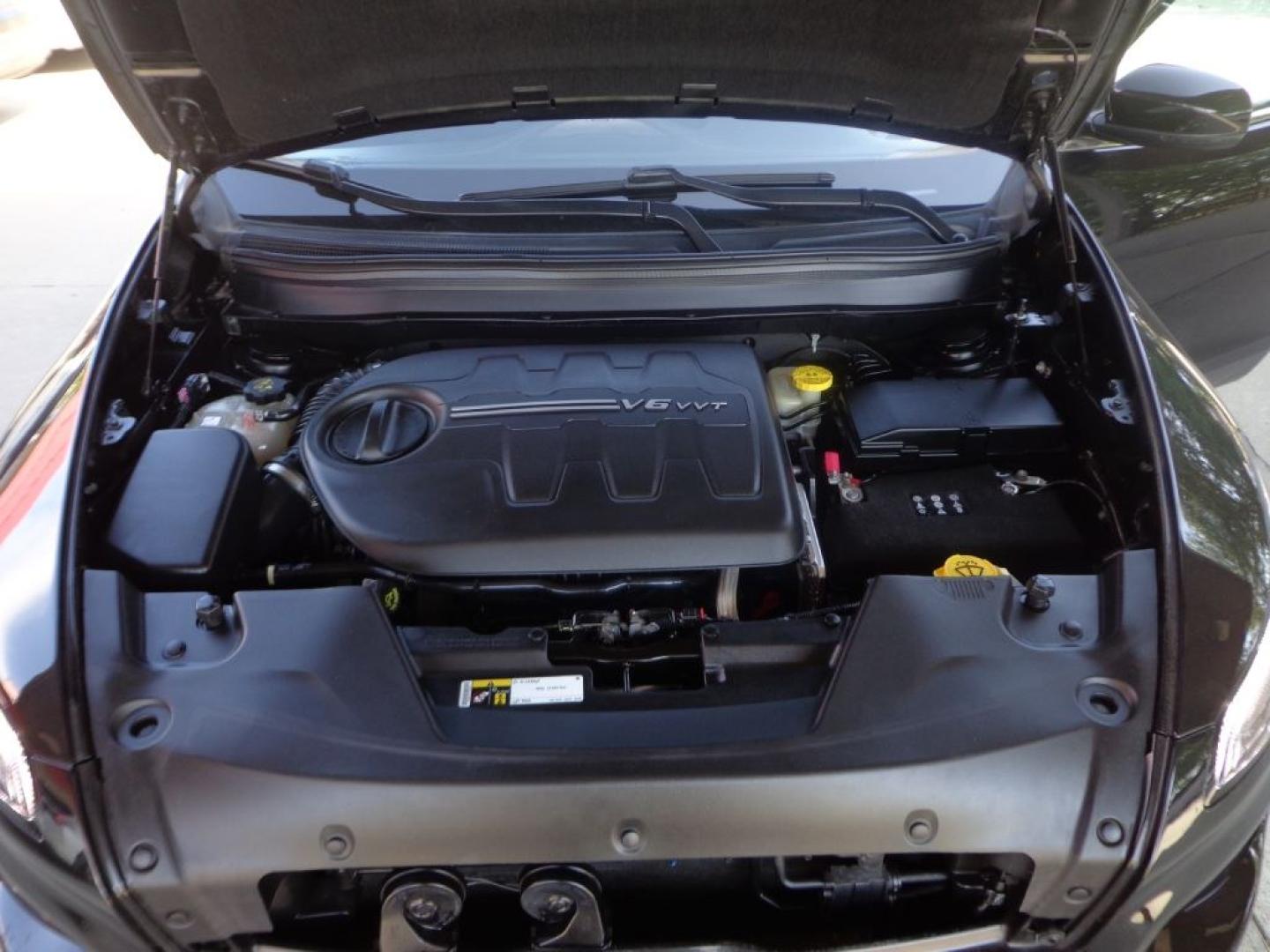 2016 BLACK JEEP CHEROKEE LIMITED (1C4PJMDS1GW) with an 3.2L engine, Automatic transmission, located at 6610 L St., Omaha, NE, 68117, (402) 731-7800, 41.212872, -96.014702 - THIS VEHICLE HAS A BEEN FULLY INSPECTED AND HAS A CLEAN TITLE WITH A FREE CARFAX REPORT PROVIDED! SHARP 2-OWNER, CLEAN CARFAX. LOW MILEAGE, SUNROOF, NAV AND MUCH MORE! *****We have found that most customers do the majority of their shopping online before visiting a ealership. For this reason we- Photo#11