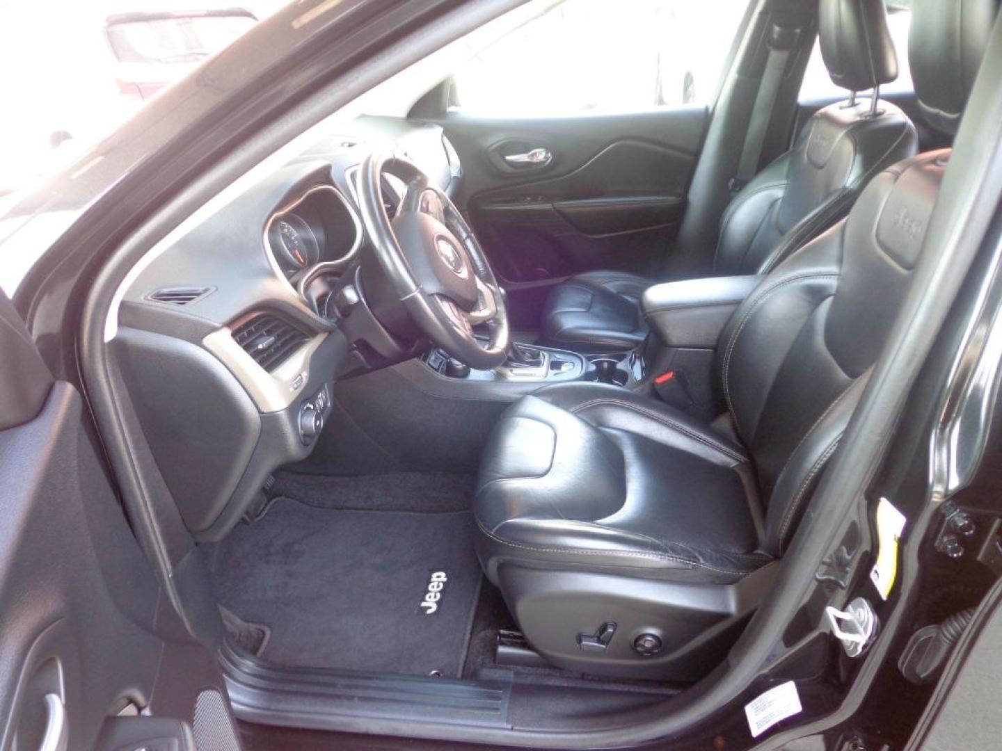 2016 BLACK JEEP CHEROKEE LIMITED (1C4PJMDS1GW) with an 3.2L engine, Automatic transmission, located at 6610 L St., Omaha, NE, 68117, (402) 731-7800, 41.212872, -96.014702 - THIS VEHICLE HAS A BEEN FULLY INSPECTED AND HAS A CLEAN TITLE WITH A FREE CARFAX REPORT PROVIDED! SHARP 2-OWNER, CLEAN CARFAX. LOW MILEAGE, SUNROOF, NAV AND MUCH MORE! *****We have found that most customers do the majority of their shopping online before visiting a ealership. For this reason we- Photo#12