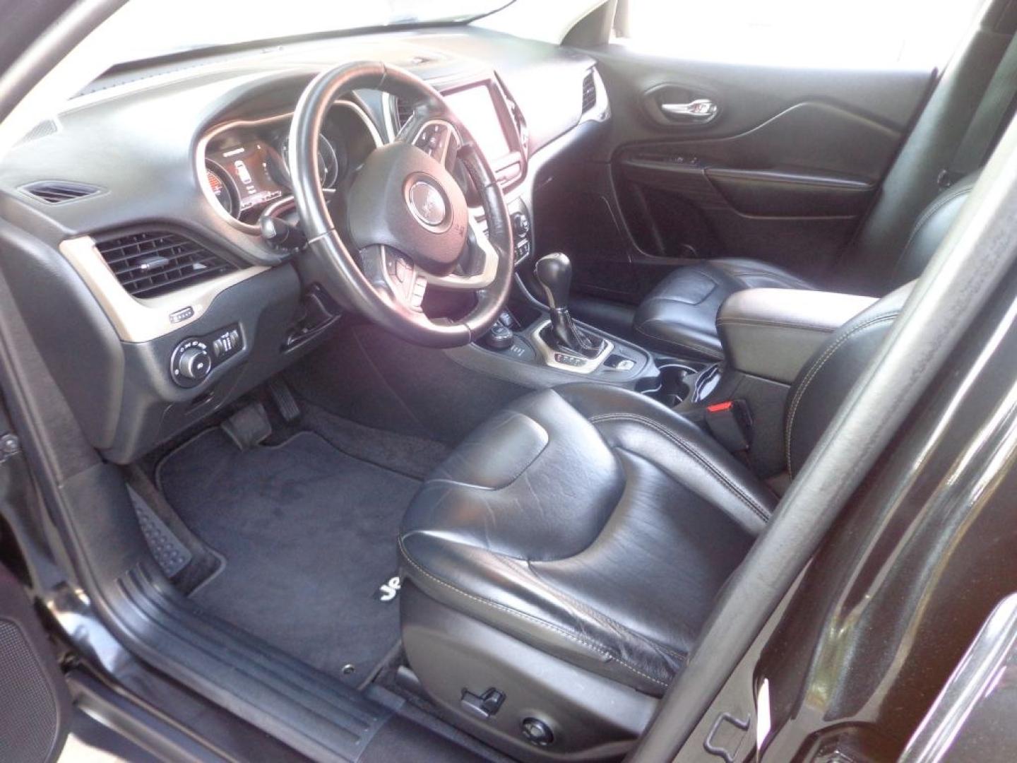 2016 BLACK JEEP CHEROKEE LIMITED (1C4PJMDS1GW) with an 3.2L engine, Automatic transmission, located at 6610 L St., Omaha, NE, 68117, (402) 731-7800, 41.212872, -96.014702 - THIS VEHICLE HAS A BEEN FULLY INSPECTED AND HAS A CLEAN TITLE WITH A FREE CARFAX REPORT PROVIDED! SHARP 2-OWNER, CLEAN CARFAX. LOW MILEAGE, SUNROOF, NAV AND MUCH MORE! *****We have found that most customers do the majority of their shopping online before visiting a ealership. For this reason we- Photo#14