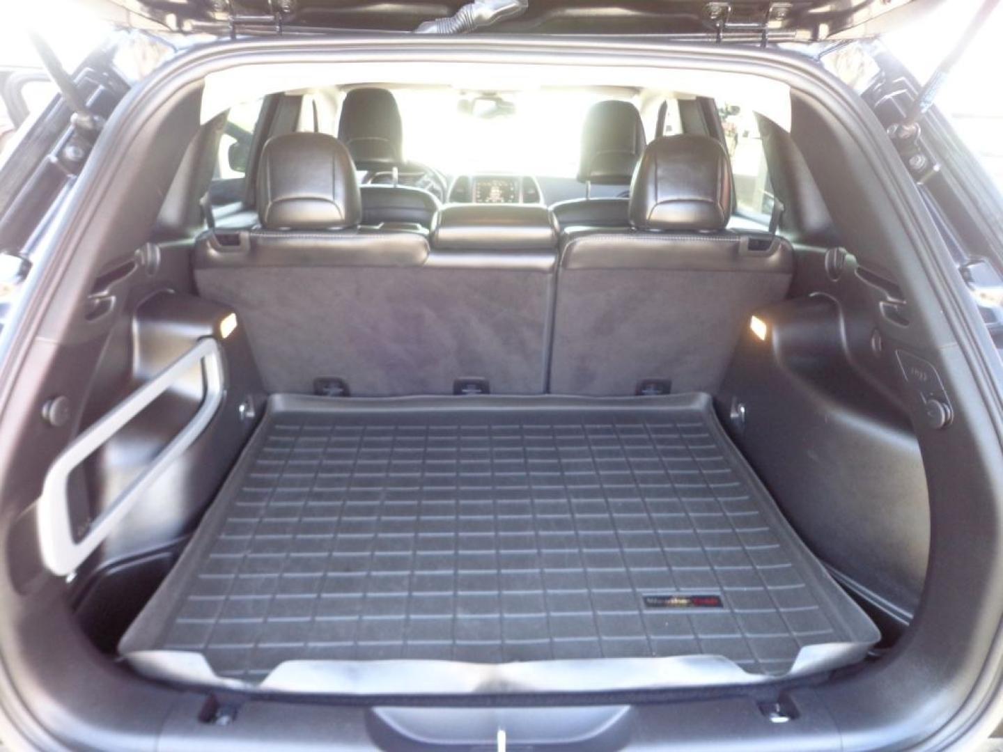 2016 BLACK JEEP CHEROKEE LIMITED (1C4PJMDS1GW) with an 3.2L engine, Automatic transmission, located at 6610 L St., Omaha, NE, 68117, (402) 731-7800, 41.212872, -96.014702 - THIS VEHICLE HAS A BEEN FULLY INSPECTED AND HAS A CLEAN TITLE WITH A FREE CARFAX REPORT PROVIDED! SHARP 2-OWNER, CLEAN CARFAX. LOW MILEAGE, SUNROOF, NAV AND MUCH MORE! *****We have found that most customers do the majority of their shopping online before visiting a ealership. For this reason we- Photo#20