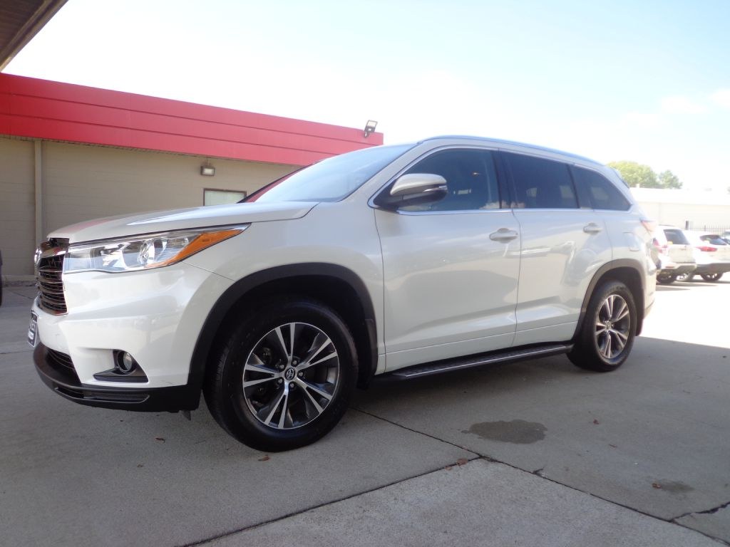 photo of 2016 TOYOTA HIGHLANDER XLE