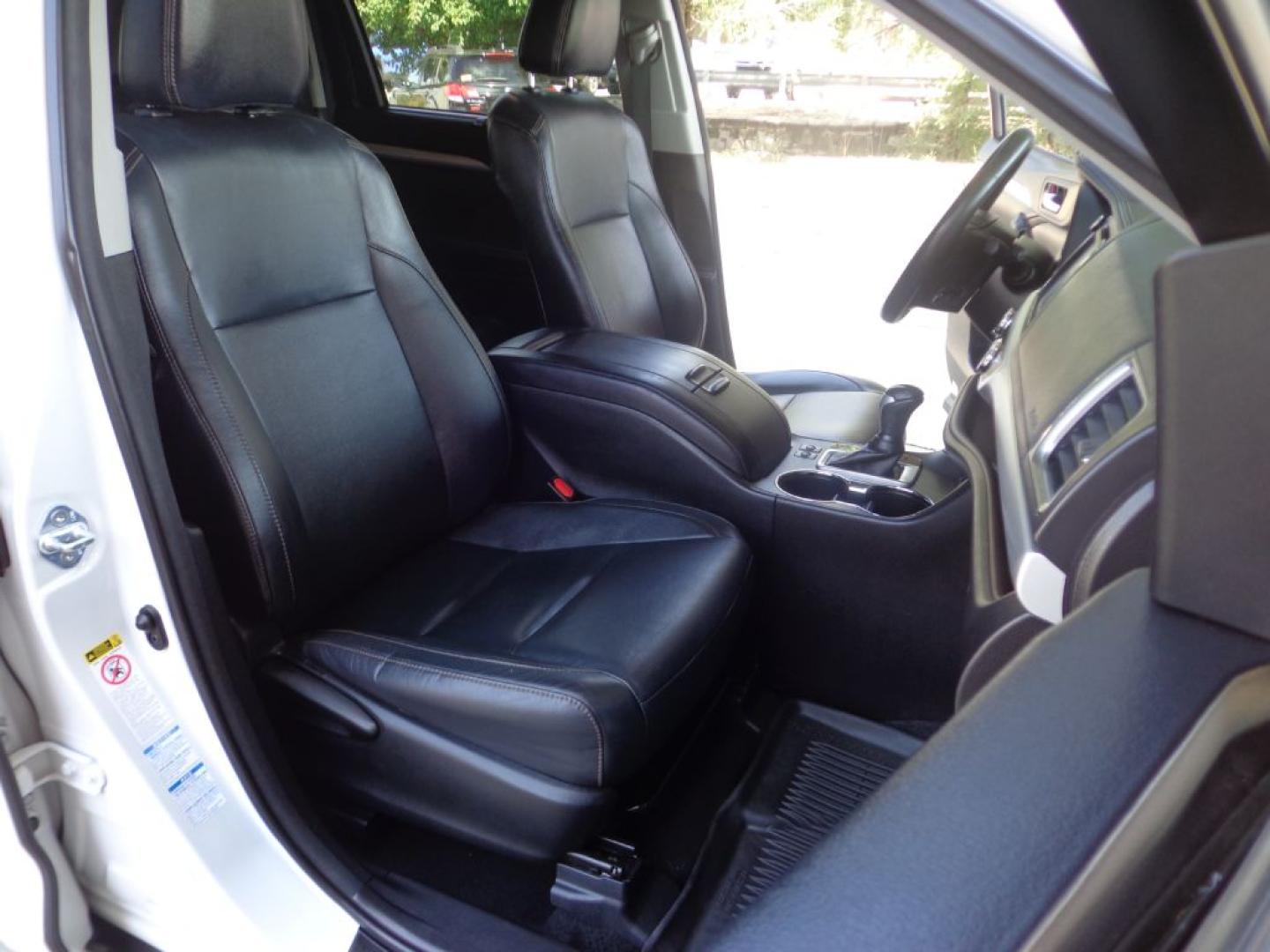 2016 WHITE TOYOTA HIGHLANDER XLE (5TDJKRFH1GS) with an 3.5L engine, Automatic transmission, located at 6610 L St., Omaha, NE, 68117, (402) 731-7800, 41.212872, -96.014702 - THIS VEHICLE HAS A BEEN FULLY INSPECTED AND HAS A CLEAN TITLE WITH A FREE CARFAX REPORT PROVIDED! SHARP XLE PACKAGE WITH A CLEAN CARFAX, LOW MILEAGE, REAR BUCKET SEATS, SUNROOF, NAV, NEWER TIRES AND MUCH MORE! *****We have found that most customers do the majority of their shopping online befor- Photo#16