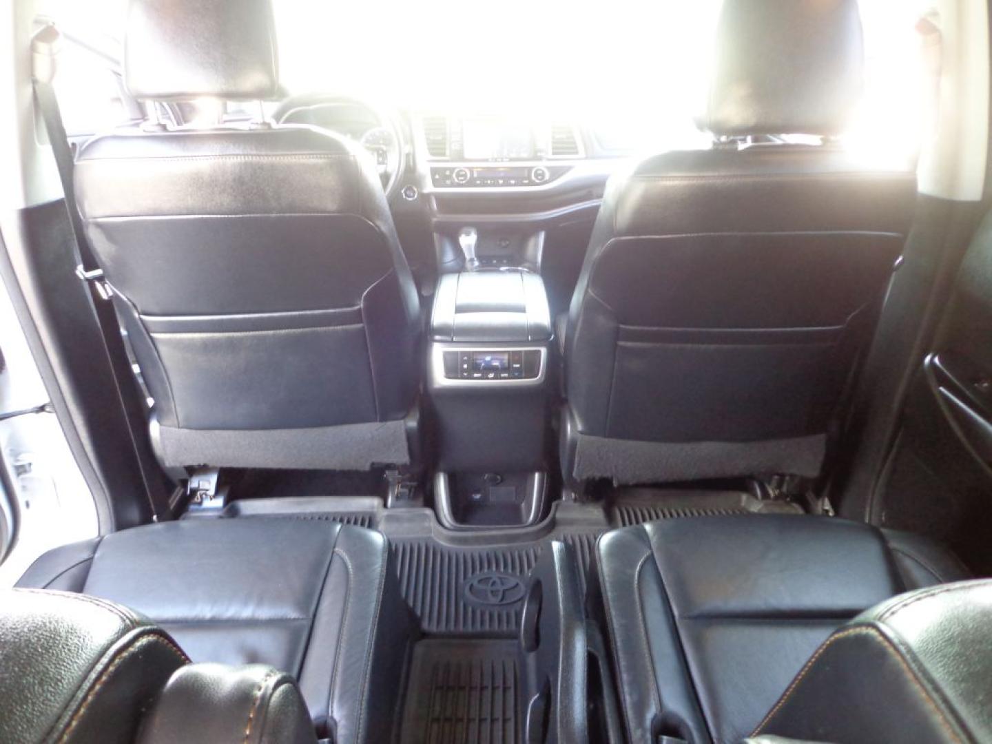 2016 WHITE TOYOTA HIGHLANDER XLE (5TDJKRFH1GS) with an 3.5L engine, Automatic transmission, located at 6610 L St., Omaha, NE, 68117, (402) 731-7800, 41.212872, -96.014702 - THIS VEHICLE HAS A BEEN FULLY INSPECTED AND HAS A CLEAN TITLE WITH A FREE CARFAX REPORT PROVIDED! SHARP XLE PACKAGE WITH A CLEAN CARFAX, LOW MILEAGE, REAR BUCKET SEATS, SUNROOF, NAV, NEWER TIRES AND MUCH MORE! *****We have found that most customers do the majority of their shopping online befor- Photo#23