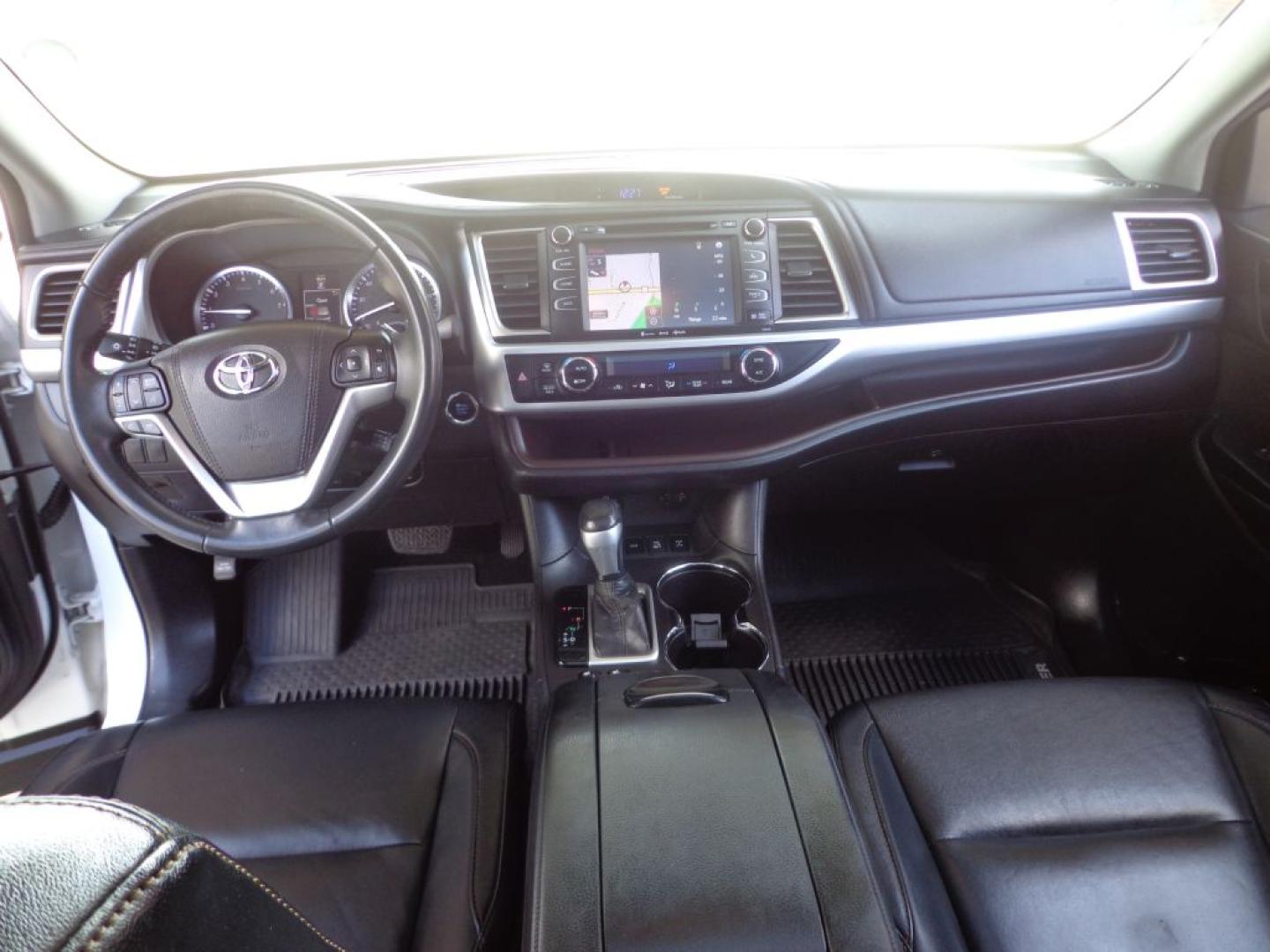 2016 WHITE TOYOTA HIGHLANDER XLE (5TDJKRFH1GS) with an 3.5L engine, Automatic transmission, located at 6610 L St., Omaha, NE, 68117, (402) 731-7800, 41.212872, -96.014702 - THIS VEHICLE HAS A BEEN FULLY INSPECTED AND HAS A CLEAN TITLE WITH A FREE CARFAX REPORT PROVIDED! SHARP XLE PACKAGE WITH A CLEAN CARFAX, LOW MILEAGE, REAR BUCKET SEATS, SUNROOF, NAV, NEWER TIRES AND MUCH MORE! *****We have found that most customers do the majority of their shopping online befor- Photo#25