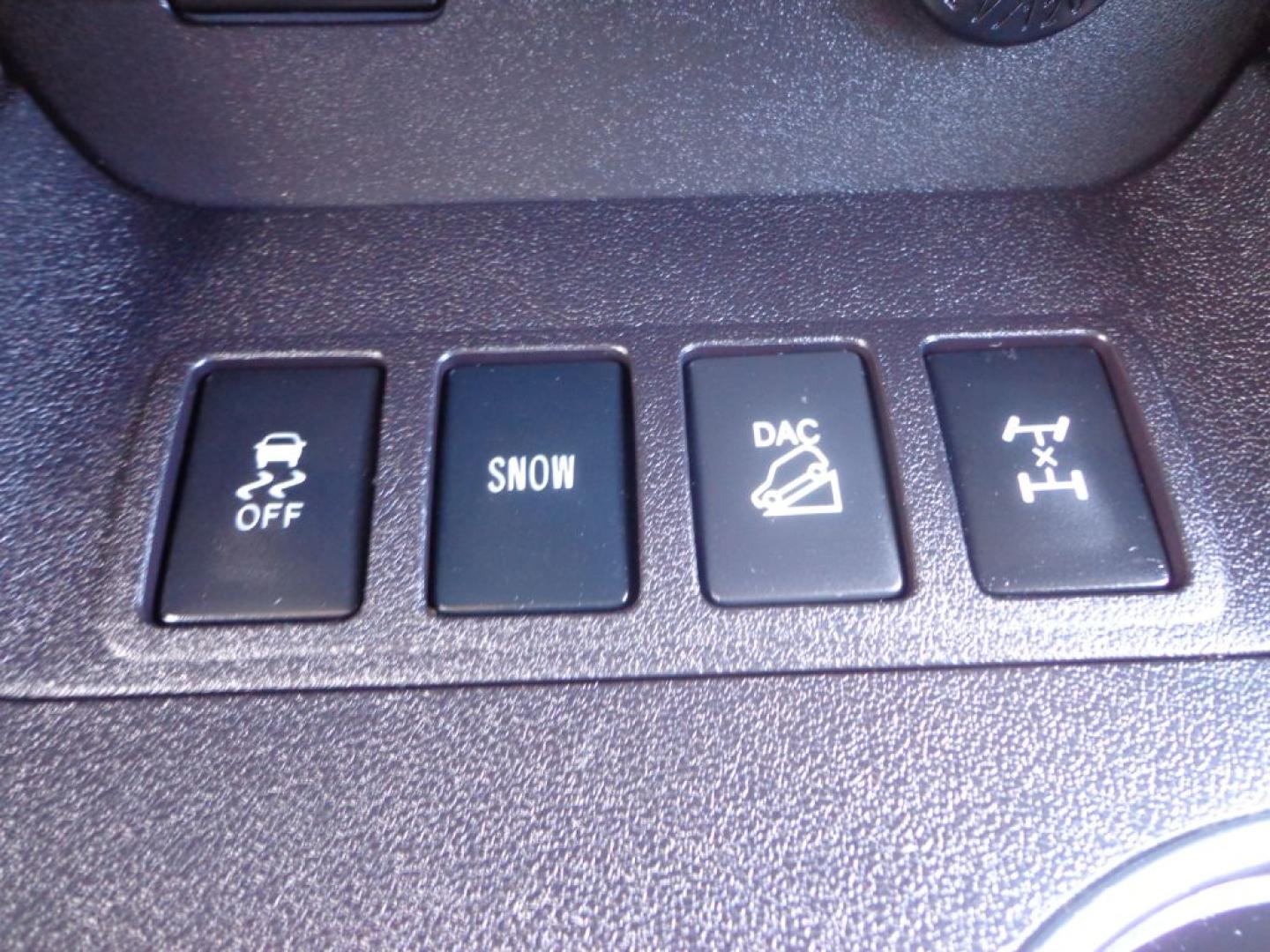 2016 WHITE TOYOTA HIGHLANDER XLE (5TDJKRFH1GS) with an 3.5L engine, Automatic transmission, located at 6610 L St., Omaha, NE, 68117, (402) 731-7800, 41.212872, -96.014702 - THIS VEHICLE HAS A BEEN FULLY INSPECTED AND HAS A CLEAN TITLE WITH A FREE CARFAX REPORT PROVIDED! SHARP XLE PACKAGE WITH A CLEAN CARFAX, LOW MILEAGE, REAR BUCKET SEATS, SUNROOF, NAV, NEWER TIRES AND MUCH MORE! *****We have found that most customers do the majority of their shopping online befor- Photo#28