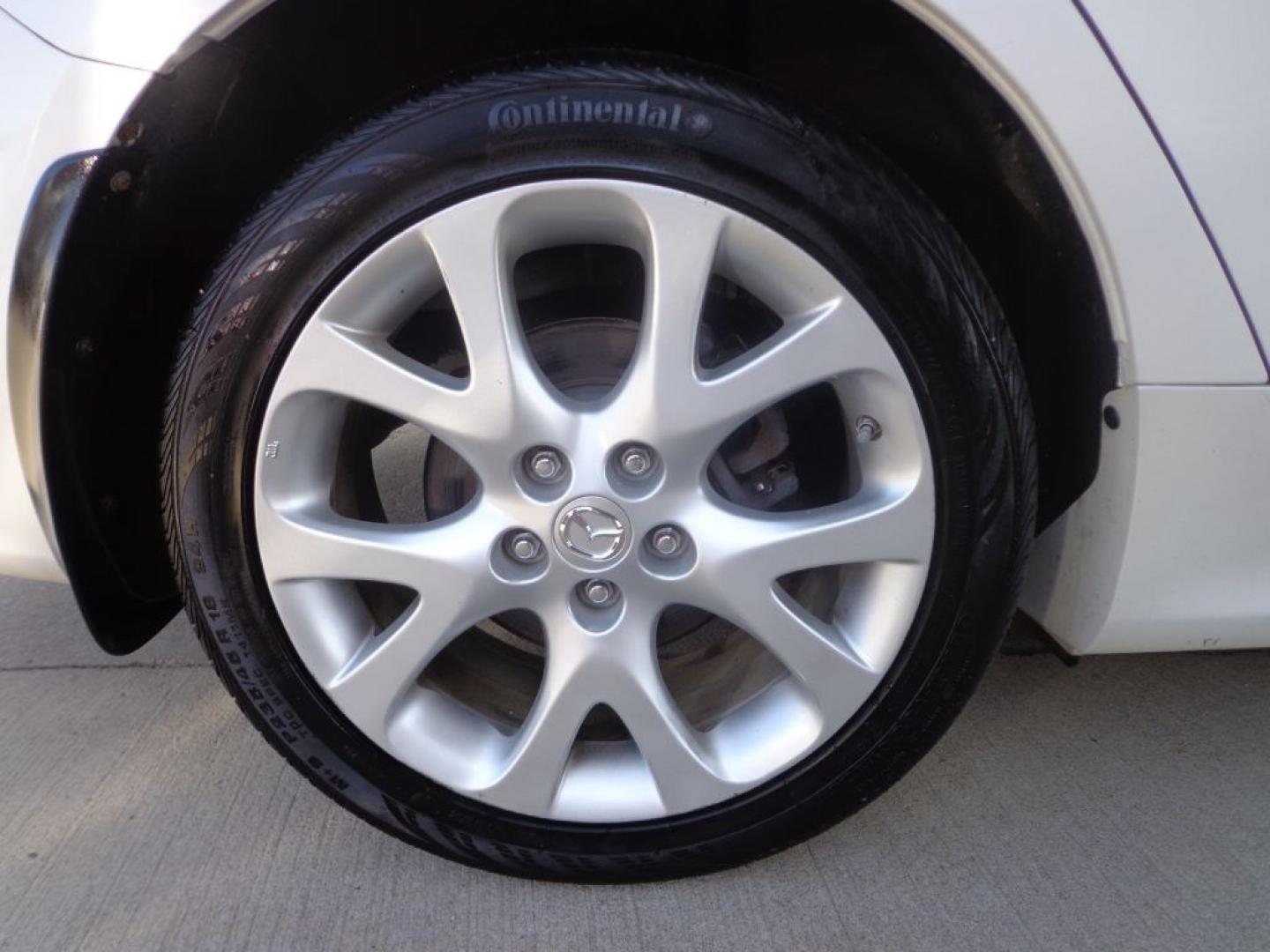 2013 WHITE MAZDA 6 S GRAND TOURING (1YVHZ8CB6D5) with an 3.7L engine, Automatic transmission, located at 6610 L St., Omaha, NE, 68117, (402) 731-7800, 41.212872, -96.014702 - THIS VEHICLE HAS A BEEN FULLY INSPECTED AND HAS A CLEAN TITLE WITH A FREE CARFAX REPORT PROVIDED! SHARP 2-OWNER, CLEAN CARFAX, LOW MILEAGE, HEATED LEATHER, SUNROOF WITH NEWER TIRES! *****We have found that most customers do the majority of their shopping online before visiting a ealership. For- Photo#9