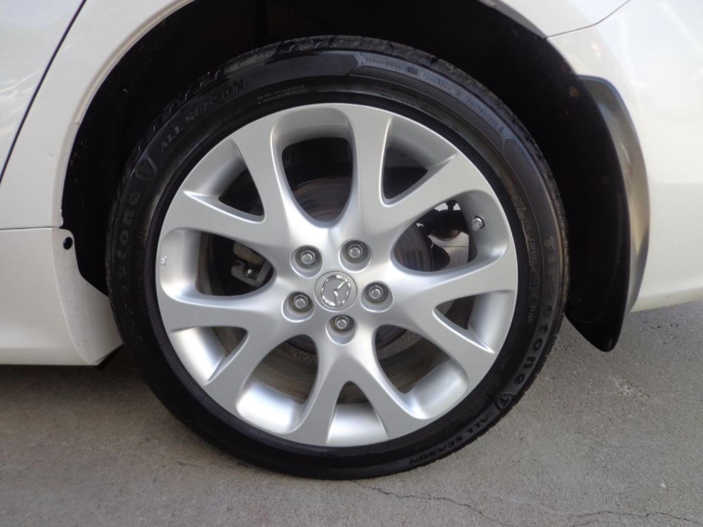 2013 WHITE MAZDA 6 S GRAND TOURING (1YVHZ8CB6D5) with an 3.7L engine, Automatic transmission, located at 6610 L St., Omaha, NE, 68117, (402) 731-7800, 41.212872, -96.014702 - THIS VEHICLE HAS A BEEN FULLY INSPECTED AND HAS A CLEAN TITLE WITH A FREE CARFAX REPORT PROVIDED! SHARP 2-OWNER, CLEAN CARFAX, LOW MILEAGE, HEATED LEATHER, SUNROOF WITH NEWER TIRES! *****We have found that most customers do the majority of their shopping online before visiting a ealership. For- Photo#10