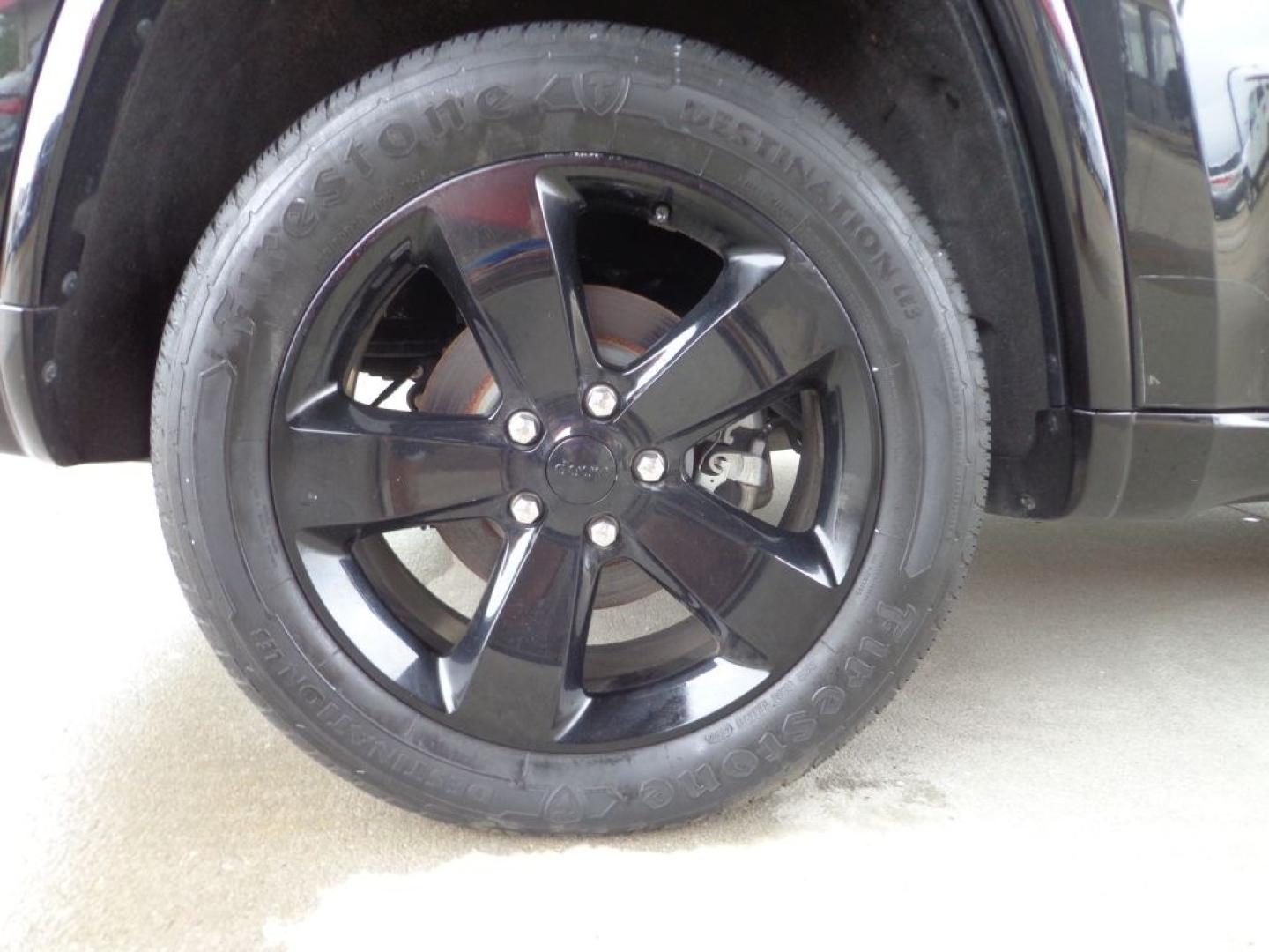 2015 BLACK JEEP GRAND CHEROKEE ALTITUDE (1C4RJFAG2FC) with an 3.6L engine, Automatic transmission, located at 6610 L St., Omaha, NE, 68117, (402) 731-7800, 41.212872, -96.014702- Photo#9