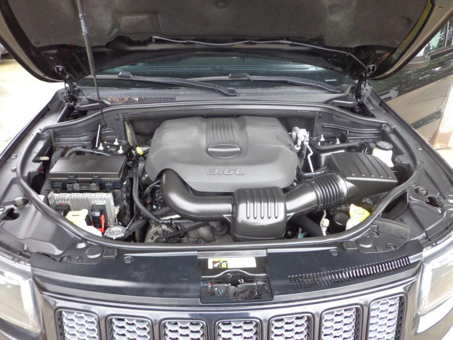 2015 BLACK JEEP GRAND CHEROKEE ALTITUDE (1C4RJFAG2FC) with an 3.6L engine, Automatic transmission, located at 6610 L St., Omaha, NE, 68117, (402) 731-7800, 41.212872, -96.014702- Photo#11