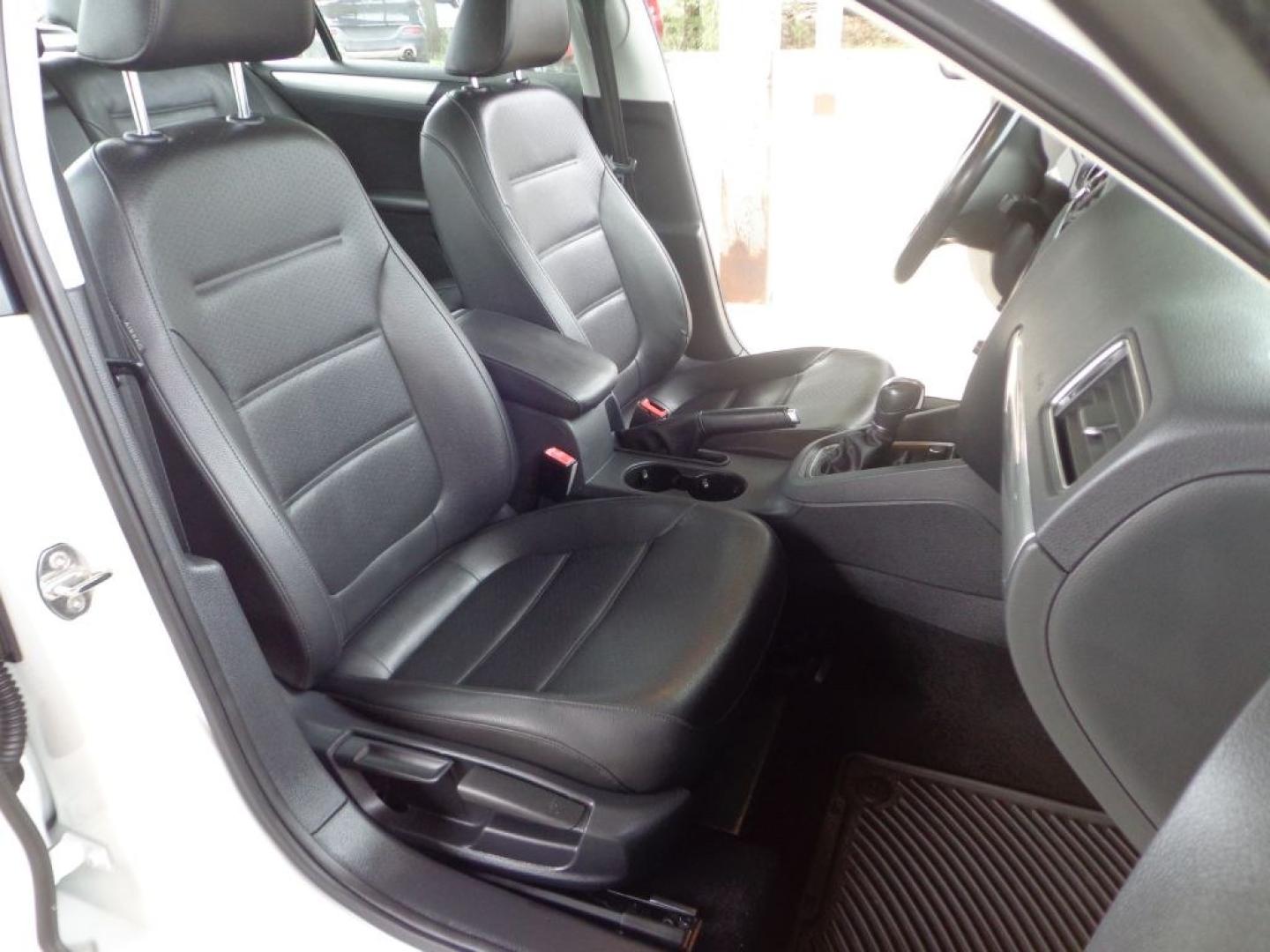 2017 WHITE VOLKSWAGEN JETTA SE (3VWDB7AJ2HM) with an 1.4L engine, Automatic transmission, located at 6610 L St., Omaha, NE, 68117, (402) 731-7800, 41.212872, -96.014702 - THIS VEHICLE HAS A BEEN FULLY INSPECTED AND HAS A CLEAN TITLE WITH A FREE CARFAX REPORT PROVIDED! 2-OWNER, CLEAN CARFAX, LOW MILEAGE, HEATED LEATHER, SUROOF AND NEWER TIRES! *****We have found that most customers do the majority of their shopping online before visiting a ealership. For this rea- Photo#13