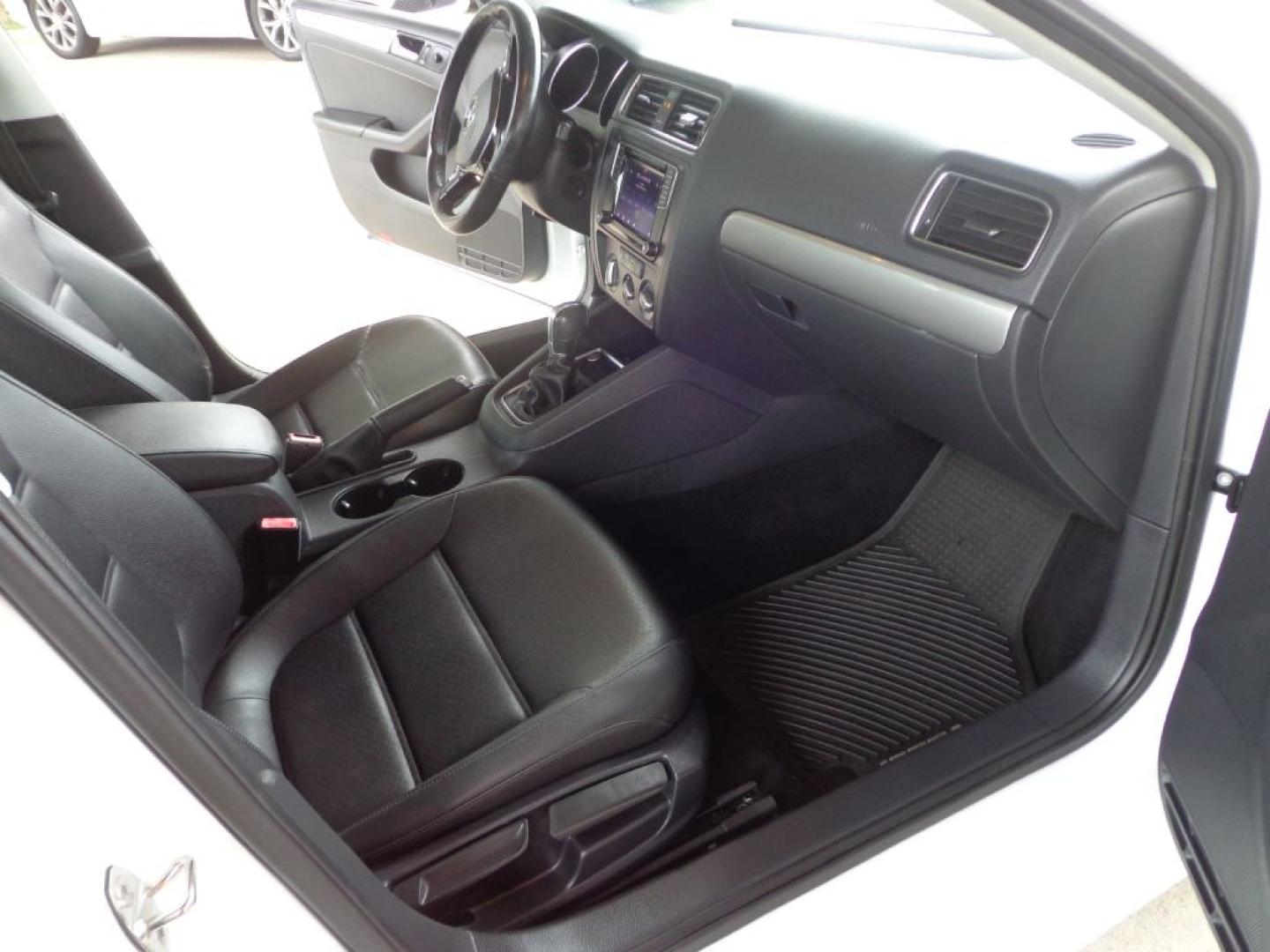 2017 WHITE VOLKSWAGEN JETTA SE (3VWDB7AJ2HM) with an 1.4L engine, Automatic transmission, located at 6610 L St., Omaha, NE, 68117, (402) 731-7800, 41.212872, -96.014702 - THIS VEHICLE HAS A BEEN FULLY INSPECTED AND HAS A CLEAN TITLE WITH A FREE CARFAX REPORT PROVIDED! 2-OWNER, CLEAN CARFAX, LOW MILEAGE, HEATED LEATHER, SUROOF AND NEWER TIRES! *****We have found that most customers do the majority of their shopping online before visiting a ealership. For this rea- Photo#14