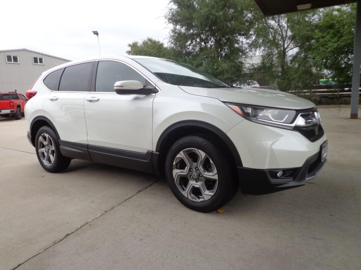2018 WHITE HONDA CR-V EXL (2HKRW2H82JH) with an 1.5L engine, Automatic transmission, located at 6610 L St., Omaha, NE, 68117, (402) 731-7800, 41.212872, -96.014702 - THIS VEHICLE HAS A BEEN FULLY INSPECTED AND HAS A CLEAN TITLE WITH A FREE CARFAX REPORT PROVIDED! 2-OWNER, CLEAN CARFAX, LOW MILEAGE AND NEWER TIRES! *****We have found that most customers do the majority of their shopping online before visiting a ealership. For this reason we feel it necessary- Photo#2