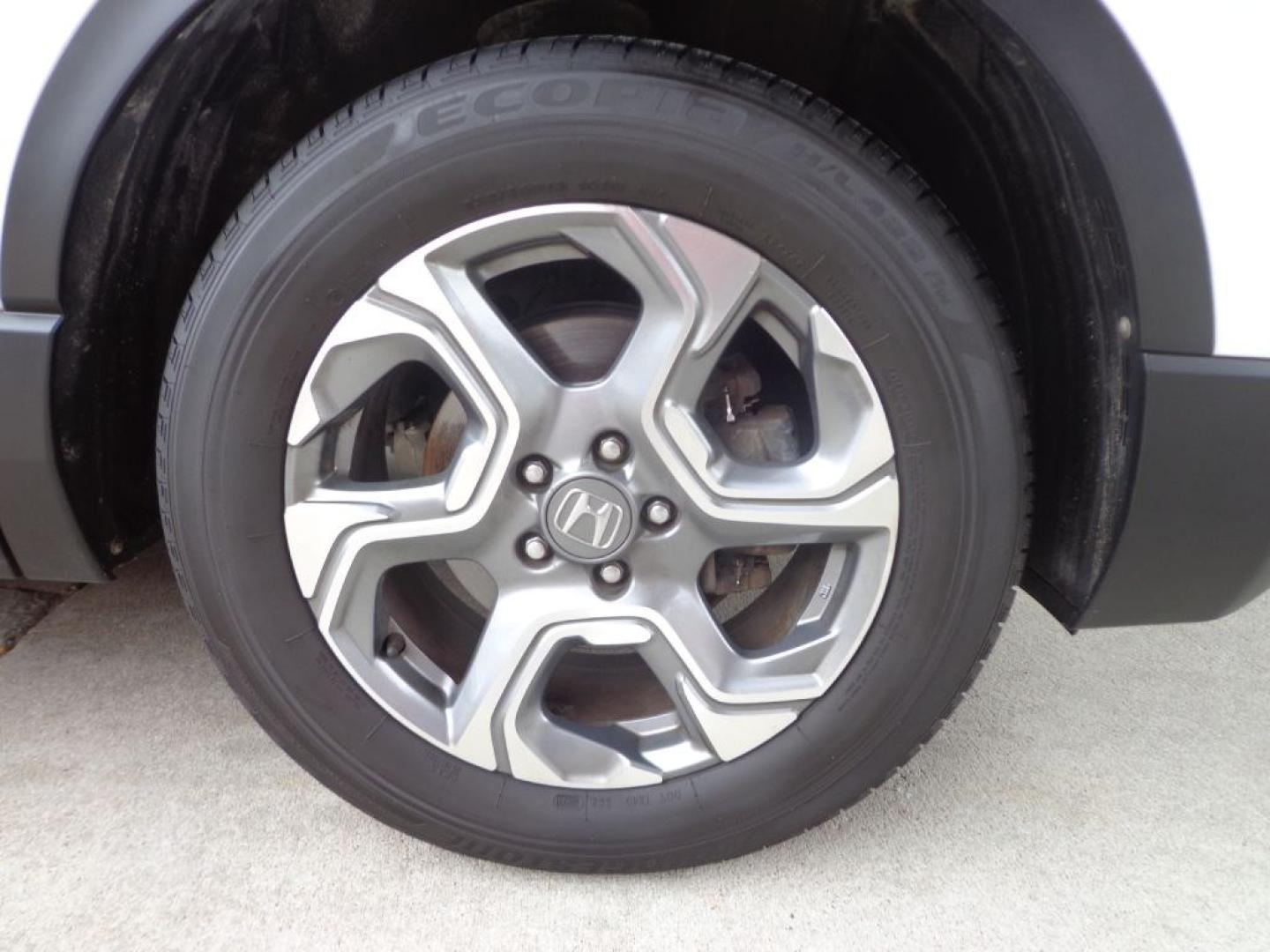 2018 WHITE HONDA CR-V EXL (2HKRW2H82JH) with an 1.5L engine, Automatic transmission, located at 6610 L St., Omaha, NE, 68117, (402) 731-7800, 41.212872, -96.014702 - THIS VEHICLE HAS A BEEN FULLY INSPECTED AND HAS A CLEAN TITLE WITH A FREE CARFAX REPORT PROVIDED! 2-OWNER, CLEAN CARFAX, LOW MILEAGE AND NEWER TIRES! *****We have found that most customers do the majority of their shopping online before visiting a ealership. For this reason we feel it necessary- Photo#8