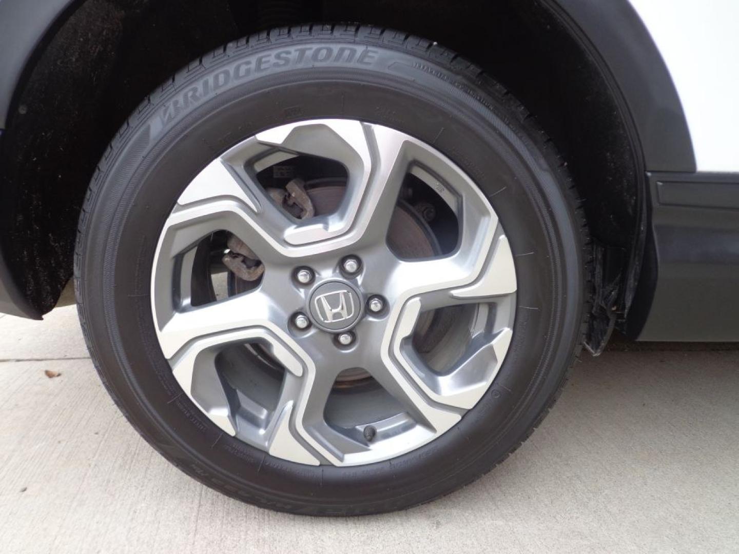 2018 WHITE HONDA CR-V EXL (2HKRW2H82JH) with an 1.5L engine, Automatic transmission, located at 6610 L St., Omaha, NE, 68117, (402) 731-7800, 41.212872, -96.014702 - THIS VEHICLE HAS A BEEN FULLY INSPECTED AND HAS A CLEAN TITLE WITH A FREE CARFAX REPORT PROVIDED! 2-OWNER, CLEAN CARFAX, LOW MILEAGE AND NEWER TIRES! *****We have found that most customers do the majority of their shopping online before visiting a ealership. For this reason we feel it necessary- Photo#9
