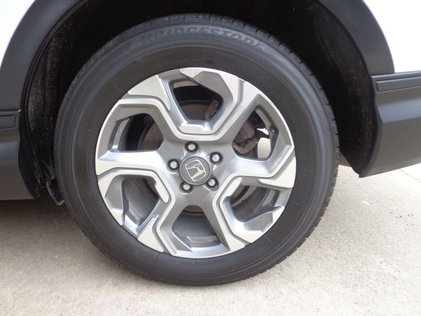 2018 WHITE HONDA CR-V EXL (2HKRW2H82JH) with an 1.5L engine, Automatic transmission, located at 6610 L St., Omaha, NE, 68117, (402) 731-7800, 41.212872, -96.014702 - THIS VEHICLE HAS A BEEN FULLY INSPECTED AND HAS A CLEAN TITLE WITH A FREE CARFAX REPORT PROVIDED! 2-OWNER, CLEAN CARFAX, LOW MILEAGE AND NEWER TIRES! *****We have found that most customers do the majority of their shopping online before visiting a ealership. For this reason we feel it necessary- Photo#10