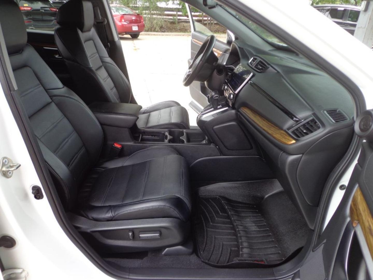 2018 WHITE HONDA CR-V EXL (2HKRW2H82JH) with an 1.5L engine, Automatic transmission, located at 6610 L St., Omaha, NE, 68117, (402) 731-7800, 41.212872, -96.014702 - THIS VEHICLE HAS A BEEN FULLY INSPECTED AND HAS A CLEAN TITLE WITH A FREE CARFAX REPORT PROVIDED! 2-OWNER, CLEAN CARFAX, LOW MILEAGE AND NEWER TIRES! *****We have found that most customers do the majority of their shopping online before visiting a ealership. For this reason we feel it necessary- Photo#15