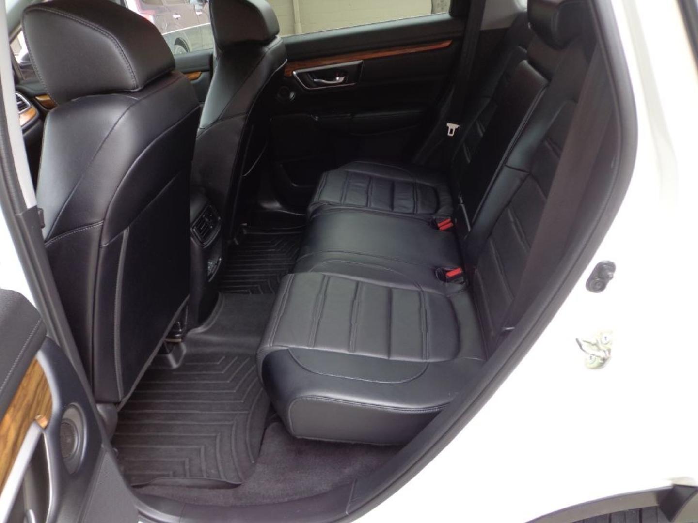 2018 WHITE HONDA CR-V EXL (2HKRW2H82JH) with an 1.5L engine, Automatic transmission, located at 6610 L St., Omaha, NE, 68117, (402) 731-7800, 41.212872, -96.014702 - THIS VEHICLE HAS A BEEN FULLY INSPECTED AND HAS A CLEAN TITLE WITH A FREE CARFAX REPORT PROVIDED! 2-OWNER, CLEAN CARFAX, LOW MILEAGE AND NEWER TIRES! *****We have found that most customers do the majority of their shopping online before visiting a ealership. For this reason we feel it necessary- Photo#19