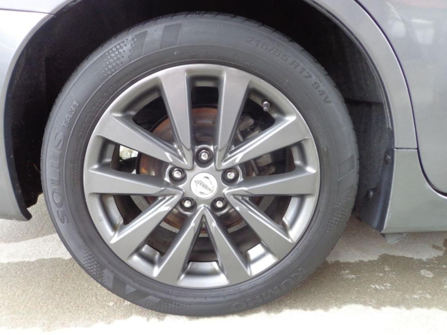 2017 GRAY NISSAN ALTIMA 2.5 (1N4AL3AP7HC) with an 2.5L engine, Continuously Variable transmission, located at 6610 L St., Omaha, NE, 68117, (402) 731-7800, 41.212872, -96.014702 - THIS VEHICLE HAS A BEEN FULLY INSPECTED AND HAS A CLEAN TITLE WITH A FREE CARFAX REPORT PROVIDED! 2-OWNER, CLEAN CARFAX, LOW MILEAGE, SUNROOF, HEATED LEATHER, NAV AND NEWER TIRES! *****We have found that most customers do the majority of their shopping online before visiting a ealership. For th- Photo#9