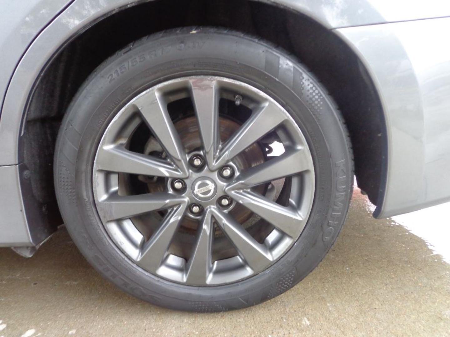 2017 GRAY NISSAN ALTIMA 2.5 (1N4AL3AP7HC) with an 2.5L engine, Continuously Variable transmission, located at 6610 L St., Omaha, NE, 68117, (402) 731-7800, 41.212872, -96.014702 - THIS VEHICLE HAS A BEEN FULLY INSPECTED AND HAS A CLEAN TITLE WITH A FREE CARFAX REPORT PROVIDED! 2-OWNER, CLEAN CARFAX, LOW MILEAGE, SUNROOF, HEATED LEATHER, NAV AND NEWER TIRES! *****We have found that most customers do the majority of their shopping online before visiting a ealership. For th- Photo#10